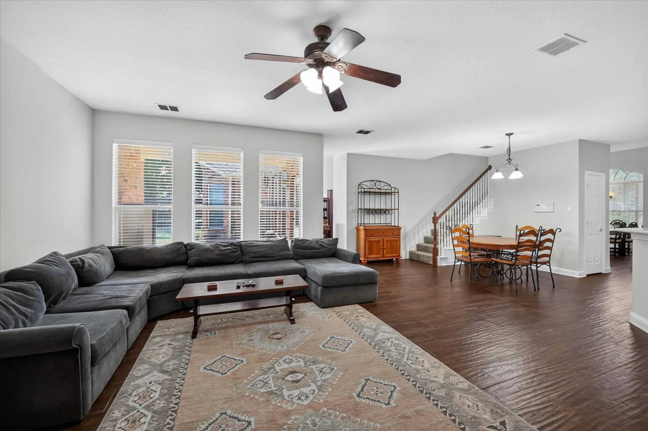 Single Family Residence For Sale in Collin County , 14505 Farmcote Drive, Frisco, Texas 75035, 5 Bedroom, 4 Bathroom, 3 Garage spaces, 4,262 Sqft, built in 2002, mls#21344958, Real Estate Agent in Frisco, Homes For Sale in Collin county, Homes For Sale in Frisco, Realtor in Frisco Texas, Real Estate Brokerage Independent Realty Texas, Luminita Cordes Realtor