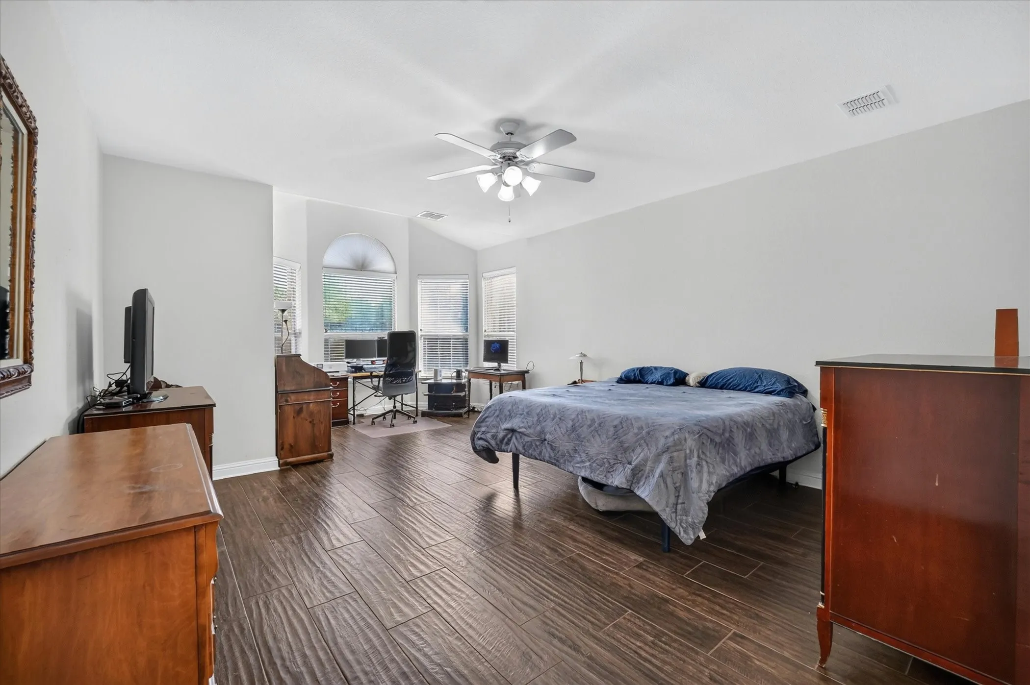 Single Family Residence For Sale in Collin County , 14505 Farmcote Drive, Frisco, Texas 75035, 5 Bedroom, 4 Bathroom, 3 Garage spaces, 4,262 Sqft, built in 2002, mls#21344958, Real Estate Agent in Frisco, Homes For Sale in Collin county, Homes For Sale in Frisco, Realtor in Frisco Texas, Real Estate Brokerage Independent Realty Texas, Luminita Cordes Realtor
