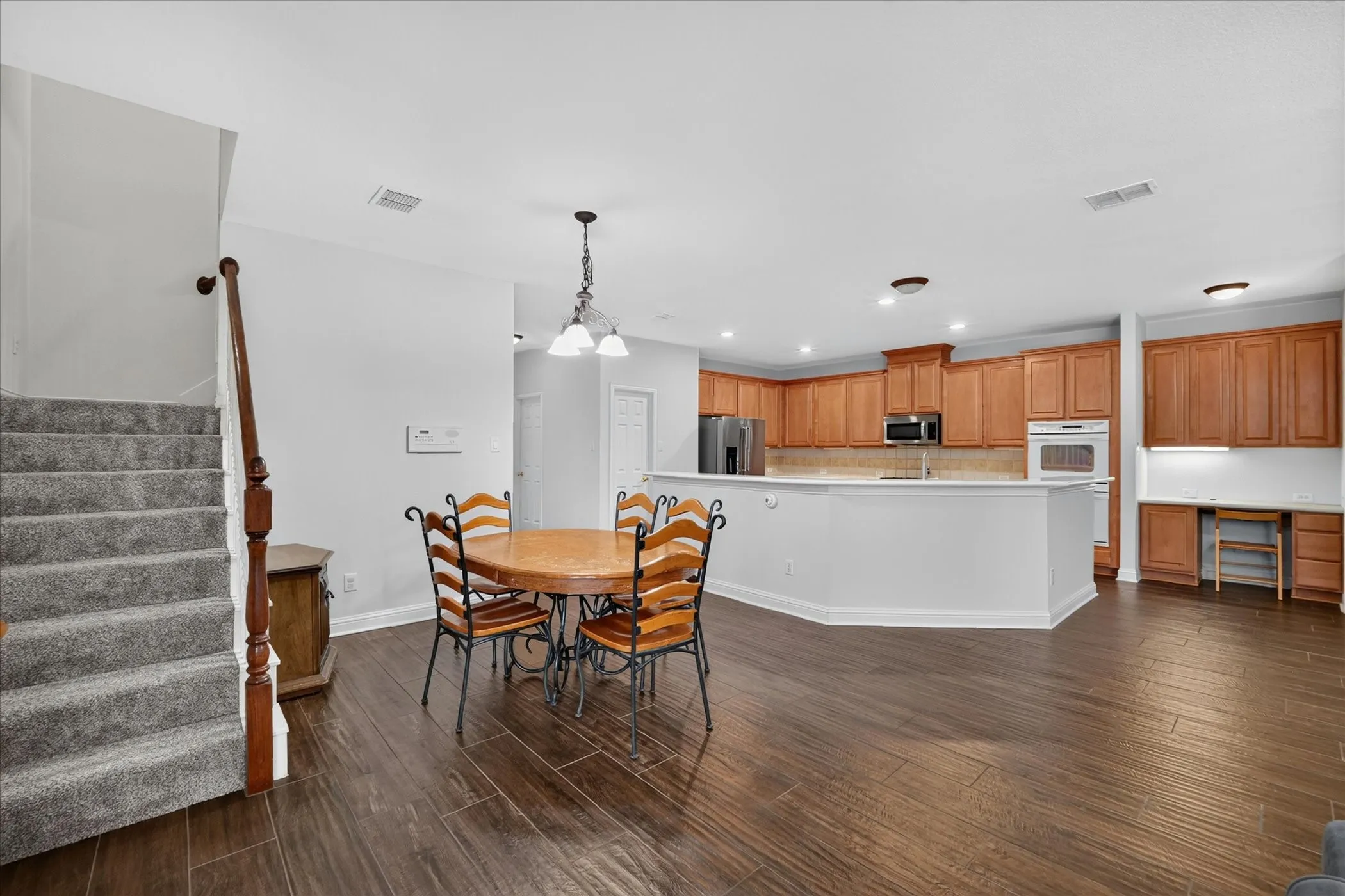 Single Family Residence For Sale in Collin County , 14505 Farmcote Drive, Frisco, Texas 75035, 5 Bedroom, 4 Bathroom, 3 Garage spaces, 4,262 Sqft, built in 2002, mls#21344958, Real Estate Agent in Frisco, Homes For Sale in Collin county, Homes For Sale in Frisco, Realtor in Frisco Texas, Real Estate Brokerage Independent Realty Texas, Luminita Cordes Realtor