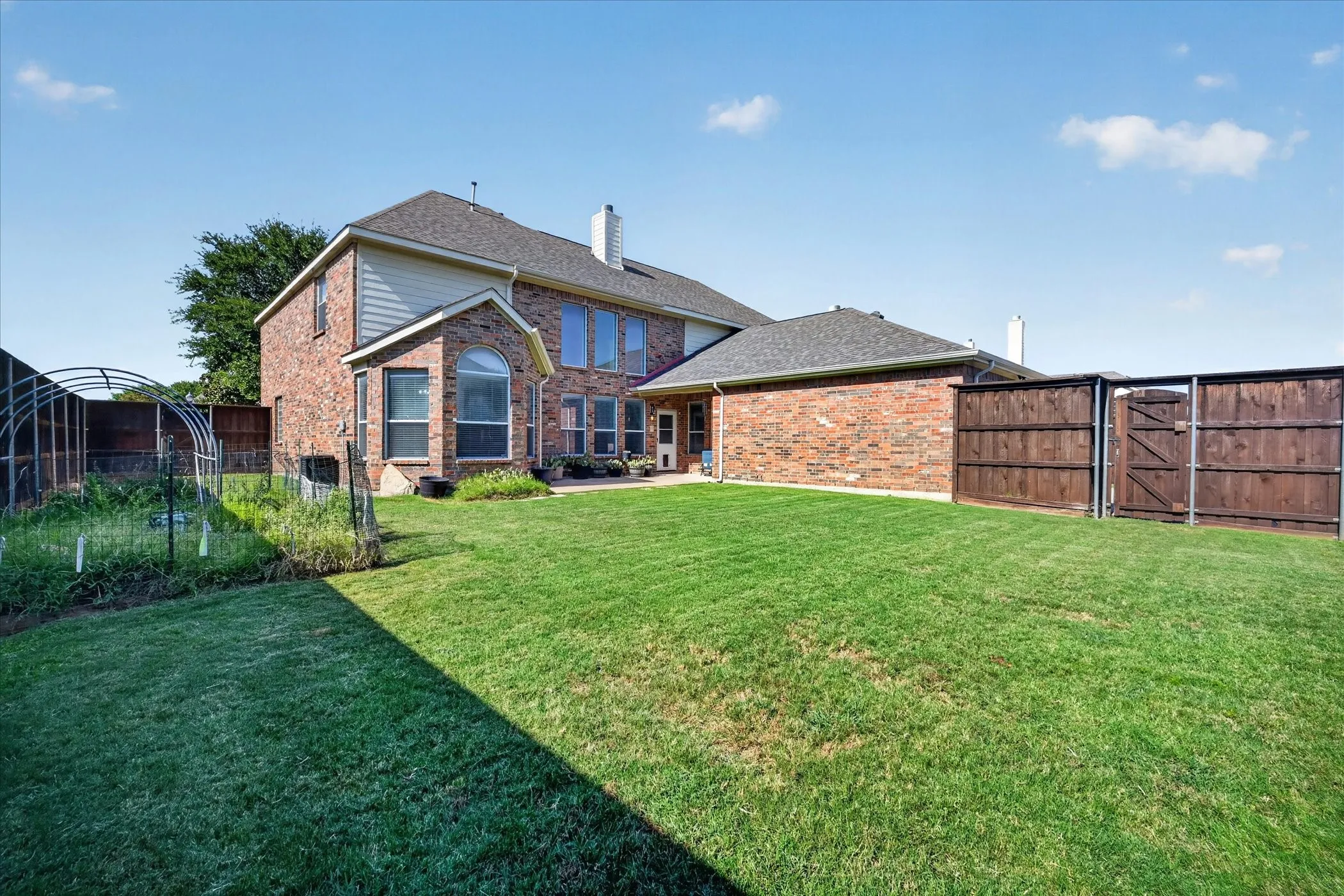 Single Family Residence For Sale in Collin County , 14505 Farmcote Drive, Frisco, Texas 75035, 5 Bedroom, 4 Bathroom, 3 Garage spaces, 4,262 Sqft, built in 2002, mls#21344958, Real Estate Agent in Frisco, Homes For Sale in Collin county, Homes For Sale in Frisco, Realtor in Frisco Texas, Real Estate Brokerage Independent Realty Texas, Luminita Cordes Realtor