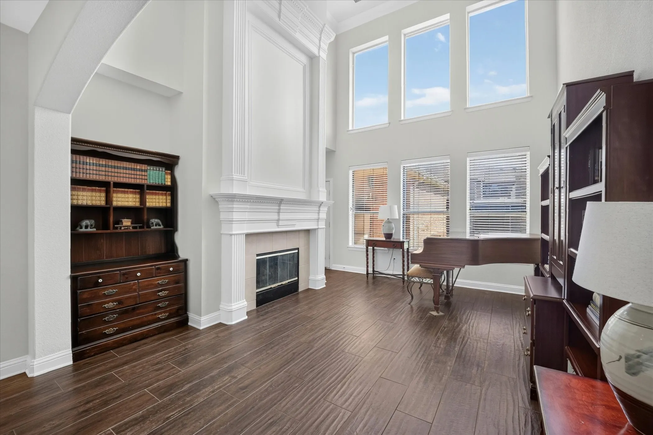 Single Family Residence For Sale in Collin County , 14505 Farmcote Drive, Frisco, Texas 75035, 5 Bedroom, 4 Bathroom, 3 Garage spaces, 4,262 Sqft, built in 2002, mls#21344958, Real Estate Agent in Frisco, Homes For Sale in Collin county, Homes For Sale in Frisco, Realtor in Frisco Texas, Real Estate Brokerage Independent Realty Texas, Luminita Cordes Realtor