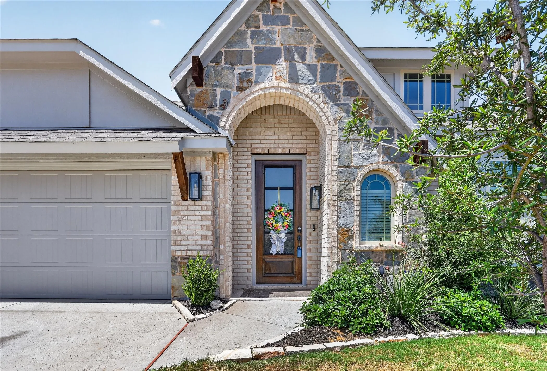 Single Family Residence For Sale in Johnson County , 833 Godley Ranch, Godley, Texas 76044, 4 Bedroom, 3 Bathroom, 2 Garage spaces, 2,459 Sqft, built in 2023, mls#21343167, Real Estate Agent in Godley, Homes For Sale in Johnson county, Homes For Sale in Godley, Realtor in Godley Texas, Real Estate Brokerage Independent Realty Texas, Luminita Cordes Realtor