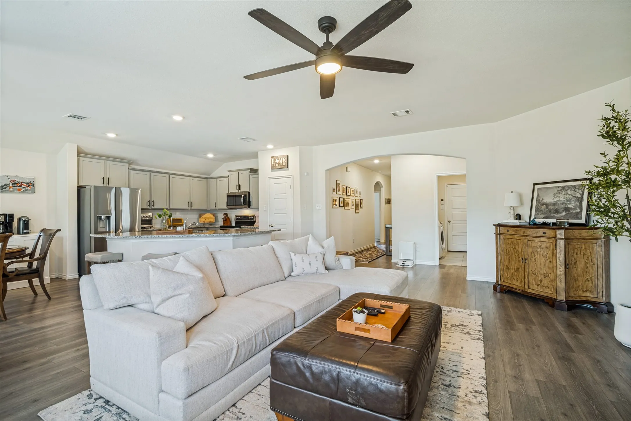 Single Family Residence For Sale in Collin County , 917 Crepe Myrtle Lane, Anna, Texas 75409, 3 Bedroom, 2 Bathroom, 2 Garage spaces, 1,718 Sqft, built in 2022, mls#21345263, Real Estate Agent in Anna, Homes For Sale in Collin county, Homes For Sale in Anna, Realtor in Anna Texas, Real Estate Brokerage Independent Realty Texas, Luminita Cordes Realtor