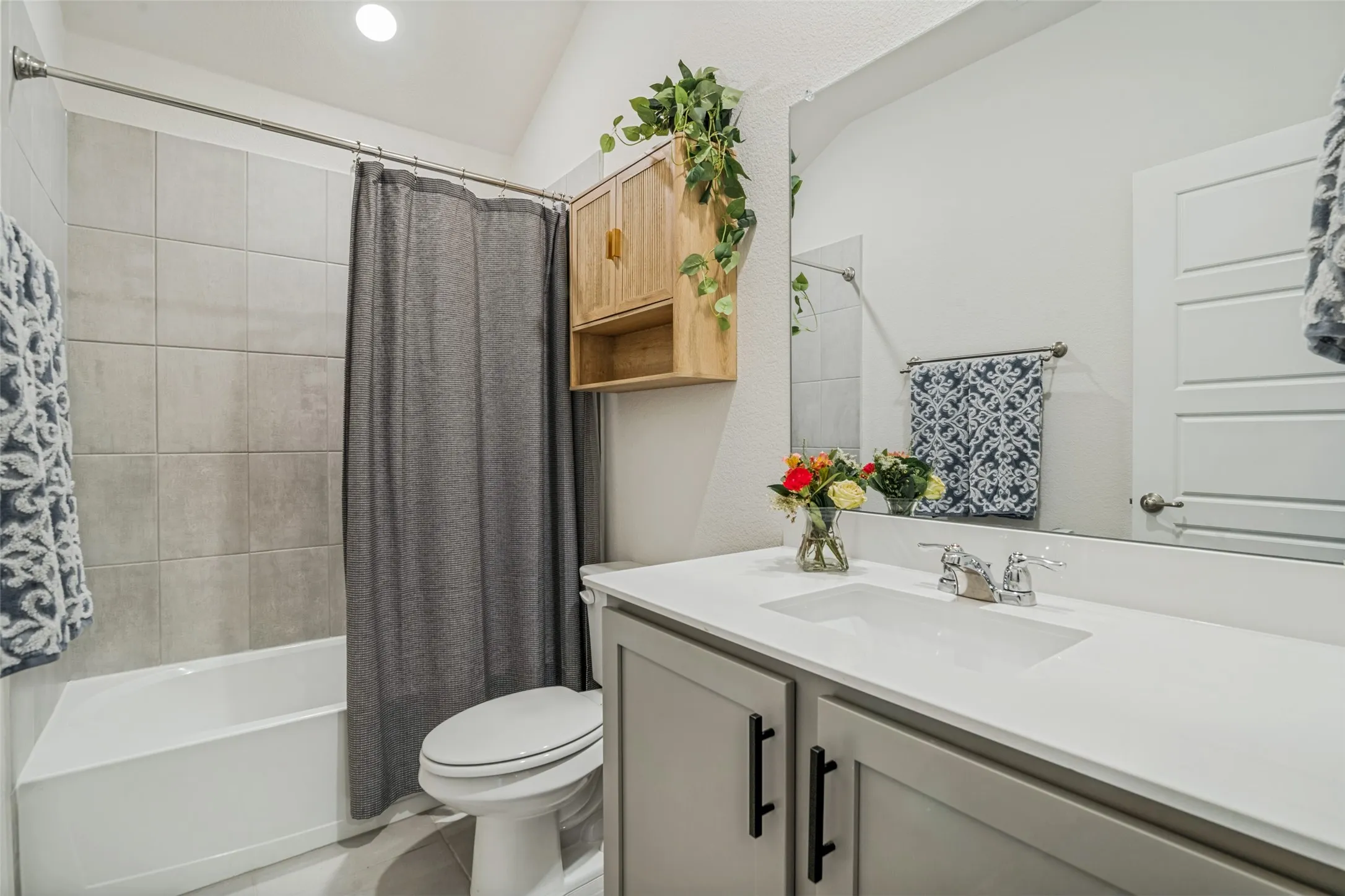 Single Family Residence For Sale in Collin County , 917 Crepe Myrtle Lane, Anna, Texas 75409, 3 Bedroom, 2 Bathroom, 2 Garage spaces, 1,718 Sqft, built in 2022, mls#21345263, Real Estate Agent in Anna, Homes For Sale in Collin county, Homes For Sale in Anna, Realtor in Anna Texas, Real Estate Brokerage Independent Realty Texas, Luminita Cordes Realtor