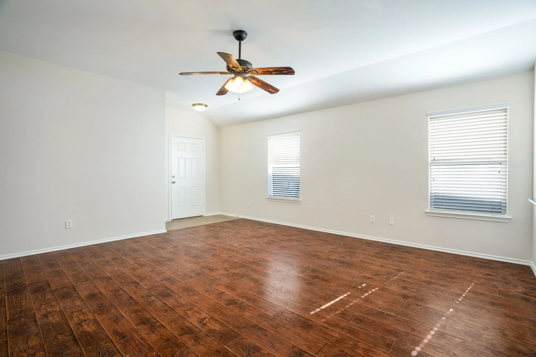 Single Family Residence For Sale in Collin County , 416 Andalusian Trail, Celina, Texas 75009, 4 Bedroom, 2 Bathroom, 2 Garage spaces, 1,645 Sqft, built in 2014, mls#21343230, Real Estate Agent in Celina, Homes For Sale in Collin county, Homes For Sale in Celina, Realtor in Celina Texas, Real Estate Brokerage Independent Realty Texas, Luminita Cordes Realtor