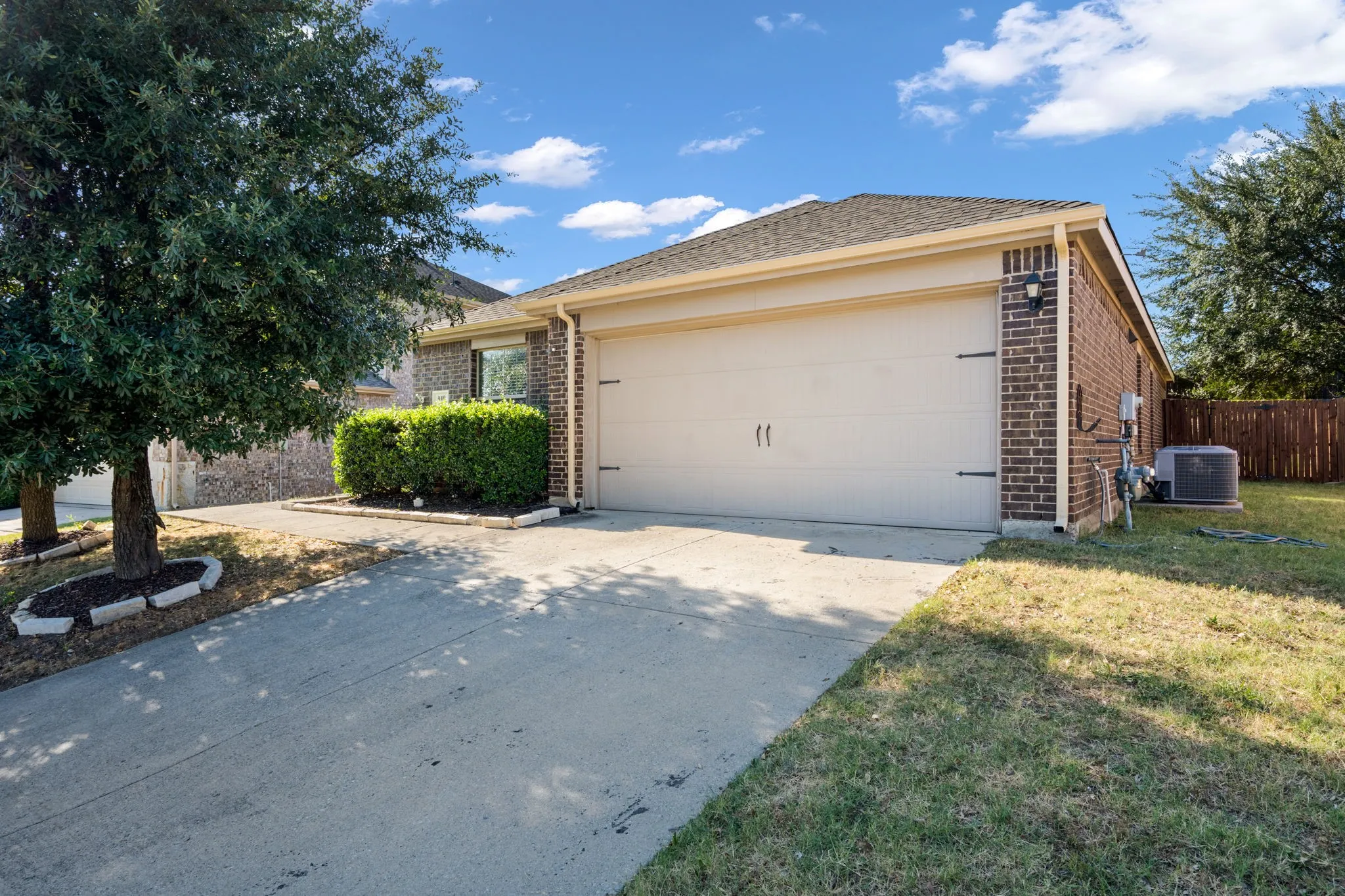 Single Family Residence For Sale in Collin County , 416 Andalusian Trail, Celina, Texas 75009, 4 Bedroom, 2 Bathroom, 2 Garage spaces, 1,645 Sqft, built in 2014, mls#21343230, Real Estate Agent in Celina, Homes For Sale in Collin county, Homes For Sale in Celina, Realtor in Celina Texas, Real Estate Brokerage Independent Realty Texas, Luminita Cordes Realtor