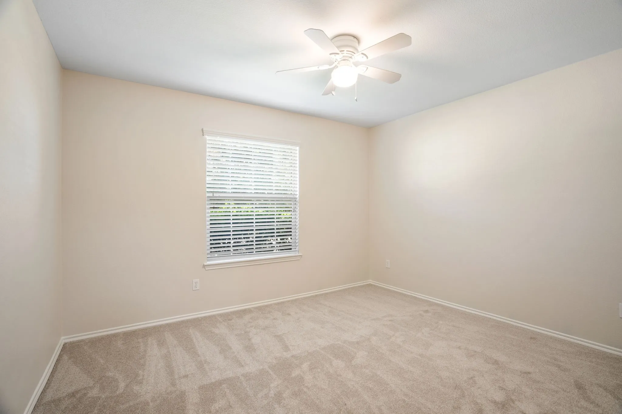 Single Family Residence For Sale in Collin County , 416 Andalusian Trail, Celina, Texas 75009, 4 Bedroom, 2 Bathroom, 2 Garage spaces, 1,645 Sqft, built in 2014, mls#21343230, Real Estate Agent in Celina, Homes For Sale in Collin county, Homes For Sale in Celina, Realtor in Celina Texas, Real Estate Brokerage Independent Realty Texas, Luminita Cordes Realtor