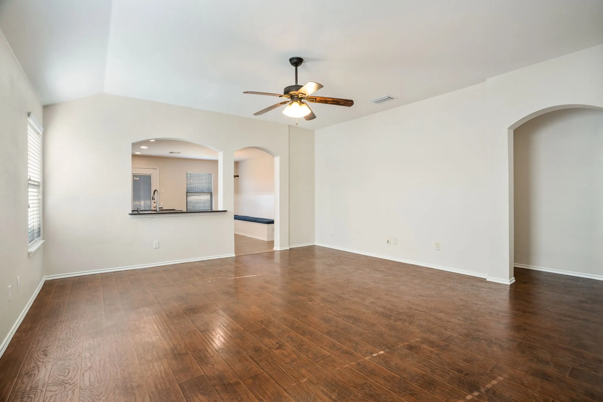 Single Family Residence For Sale in Collin County , 416 Andalusian Trail, Celina, Texas 75009, 4 Bedroom, 2 Bathroom, 2 Garage spaces, 1,645 Sqft, built in 2014, mls#21343230, Real Estate Agent in Celina, Homes For Sale in Collin county, Homes For Sale in Celina, Realtor in Celina Texas, Real Estate Brokerage Independent Realty Texas, Luminita Cordes Realtor