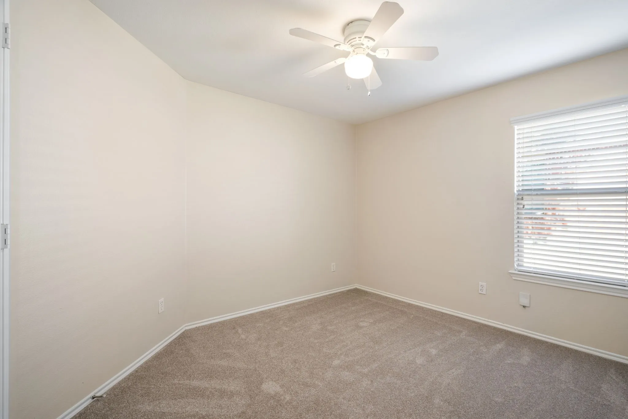 Single Family Residence For Sale in Collin County , 416 Andalusian Trail, Celina, Texas 75009, 4 Bedroom, 2 Bathroom, 2 Garage spaces, 1,645 Sqft, built in 2014, mls#21343230, Real Estate Agent in Celina, Homes For Sale in Collin county, Homes For Sale in Celina, Realtor in Celina Texas, Real Estate Brokerage Independent Realty Texas, Luminita Cordes Realtor