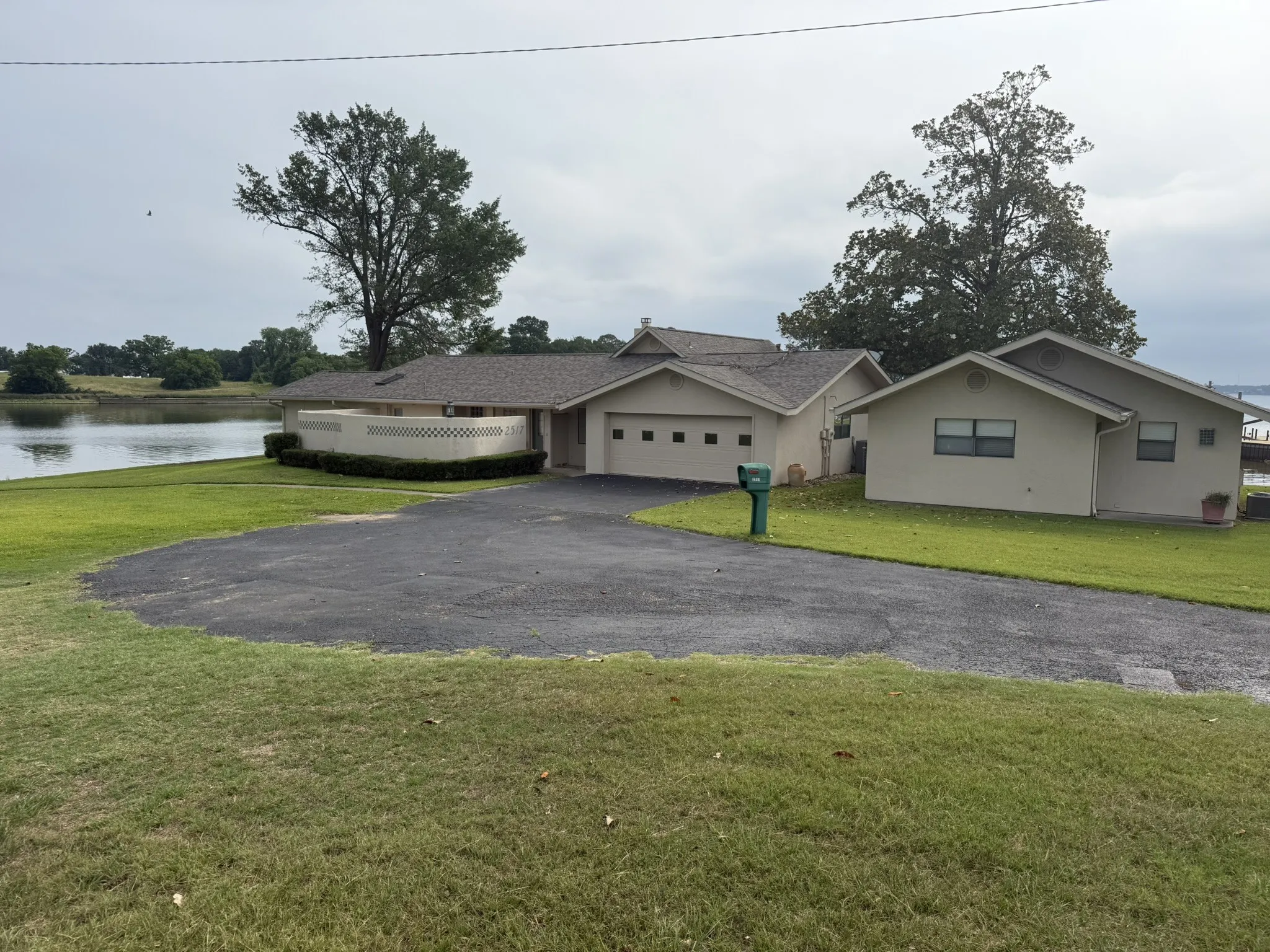 Single Family Residence For Rent in Henderson County , 2517 Wildwood Way, Tool, Texas 75143, 4 Bedrooms, 3 Bathrooms, 2 Garage spaces, 2,954 Sqft, built in 1982, Price $4,500, mls#21297991, Real Estate Agent in Tool, Homes For Rent in Henderson county, Homes For Rent in Tool, Realtor in Tool Texas, Real Estate Brokerage Independent Realty Texas, Luminita Cordes Realtor