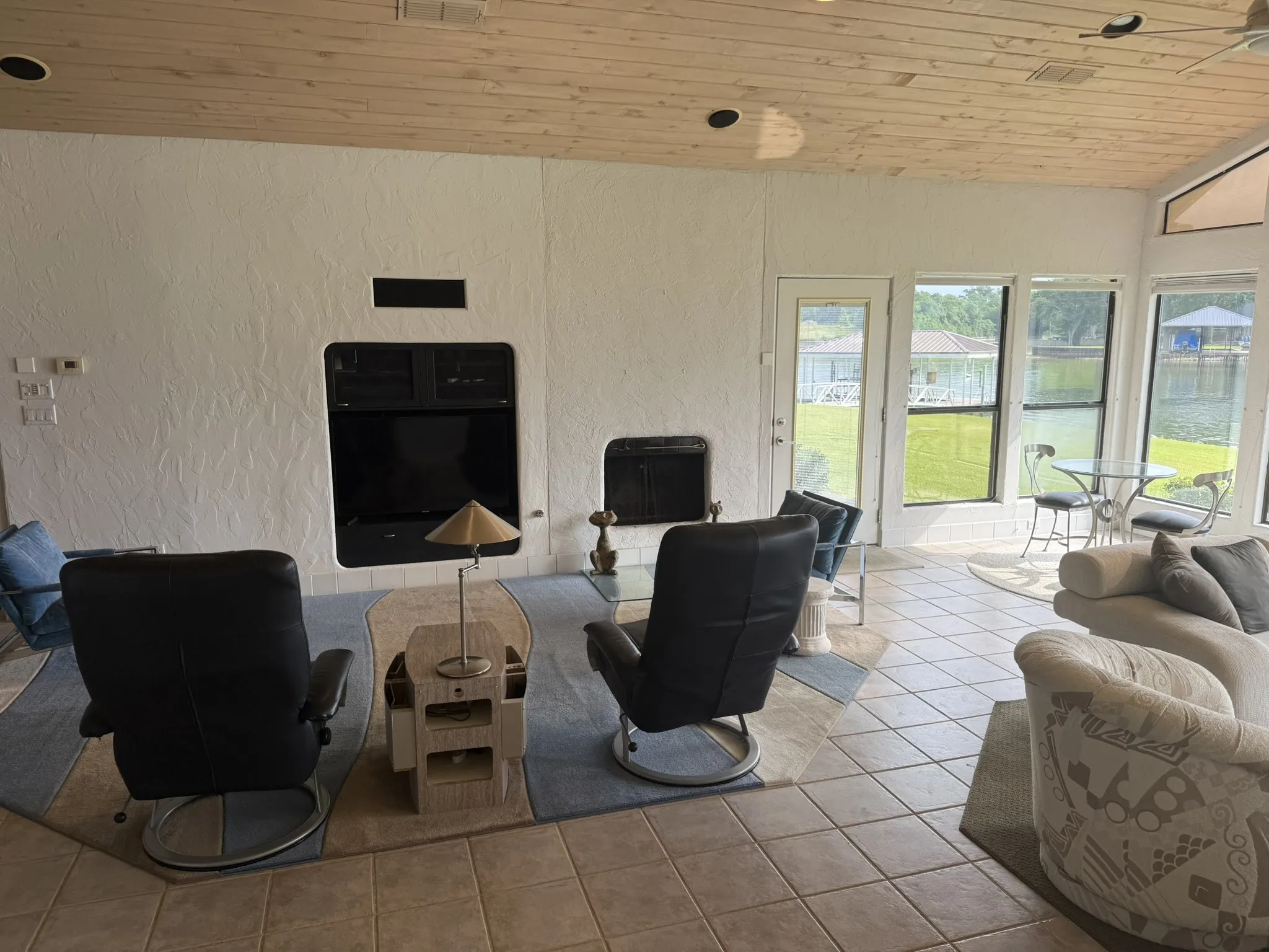 Single Family Residence For Rent in Henderson County , 2517 Wildwood Way, Tool, Texas 75143, 4 Bedrooms, 3 Bathrooms, 2 Garage spaces, 2,954 Sqft, built in 1982, Price $4,500, mls#21297991, Real Estate Agent in Tool, Homes For Rent in Henderson county, Homes For Rent in Tool, Realtor in Tool Texas, Real Estate Brokerage Independent Realty Texas, Luminita Cordes Realtor