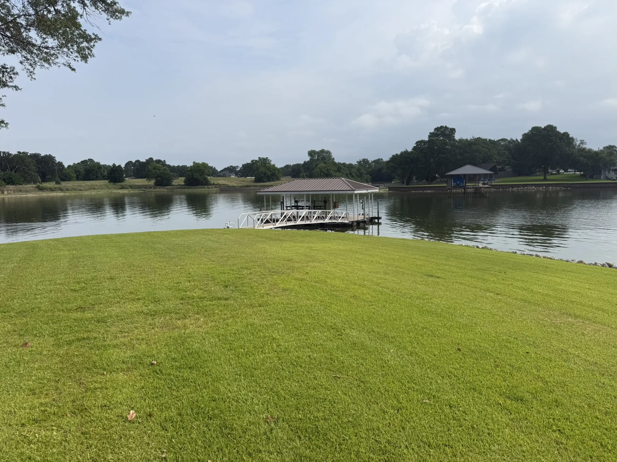 Single Family Residence For Rent in Henderson County , 2517 Wildwood Way, Tool, Texas 75143, 4 Bedrooms, 3 Bathrooms, 2 Garage spaces, 2,954 Sqft, built in 1982, Price $4,500, mls#21297991, Real Estate Agent in Tool, Homes For Rent in Henderson county, Homes For Rent in Tool, Realtor in Tool Texas, Real Estate Brokerage Independent Realty Texas, Luminita Cordes Realtor