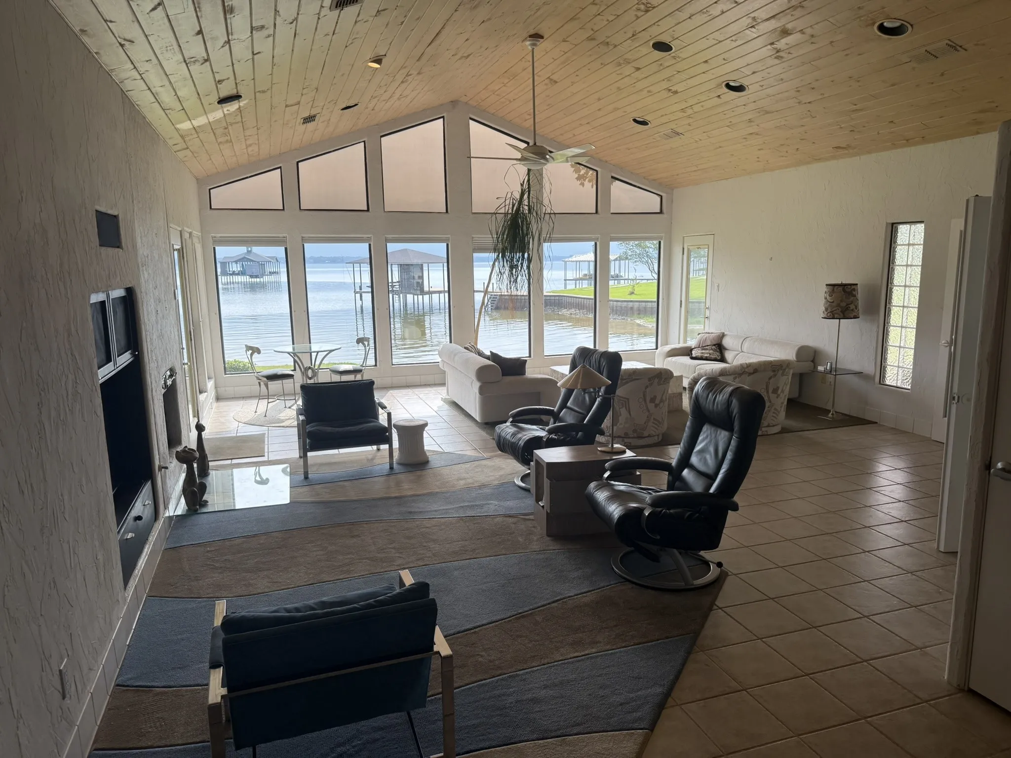 Single Family Residence For Rent in Henderson County , 2517 Wildwood Way, Tool, Texas 75143, 4 Bedrooms, 3 Bathrooms, 2 Garage spaces, 2,954 Sqft, built in 1982, Price $4,500, mls#21297991, Real Estate Agent in Tool, Homes For Rent in Henderson county, Homes For Rent in Tool, Realtor in Tool Texas, Real Estate Brokerage Independent Realty Texas, Luminita Cordes Realtor