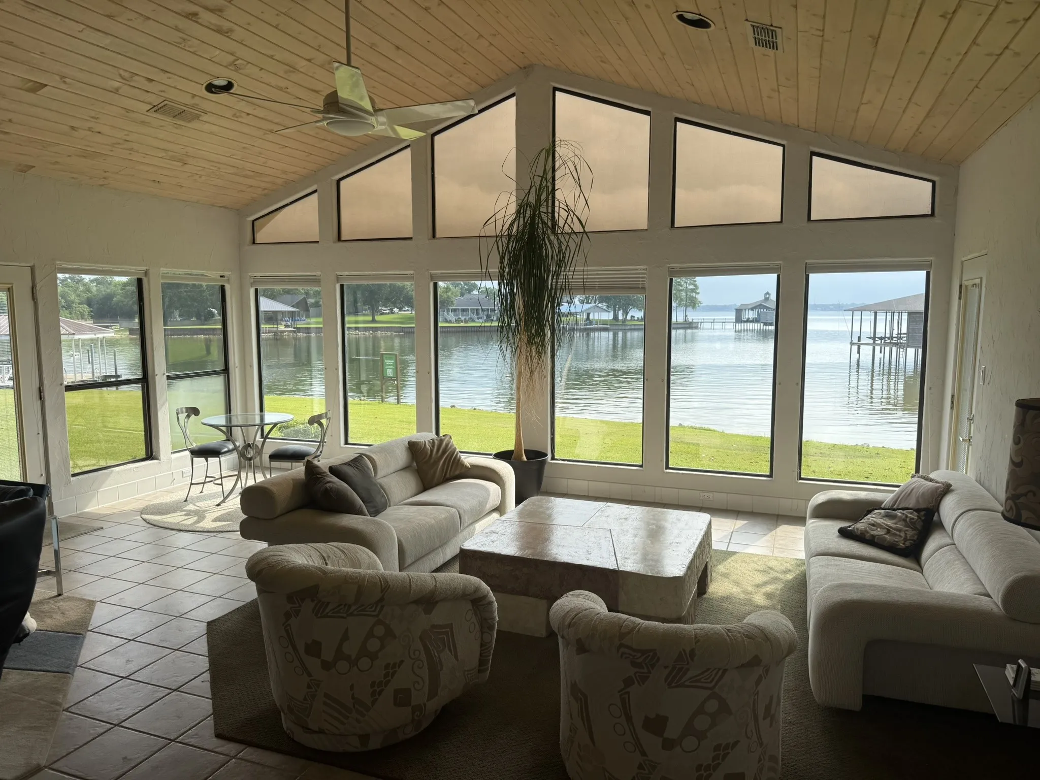 Single Family Residence For Rent in Henderson County , 2517 Wildwood Way, Tool, Texas 75143, 4 Bedrooms, 3 Bathrooms, 2 Garage spaces, 2,954 Sqft, built in 1982, Price $4,500, mls#21297991, Real Estate Agent in Tool, Homes For Rent in Henderson county, Homes For Rent in Tool, Realtor in Tool Texas, Real Estate Brokerage Independent Realty Texas, Luminita Cordes Realtor
