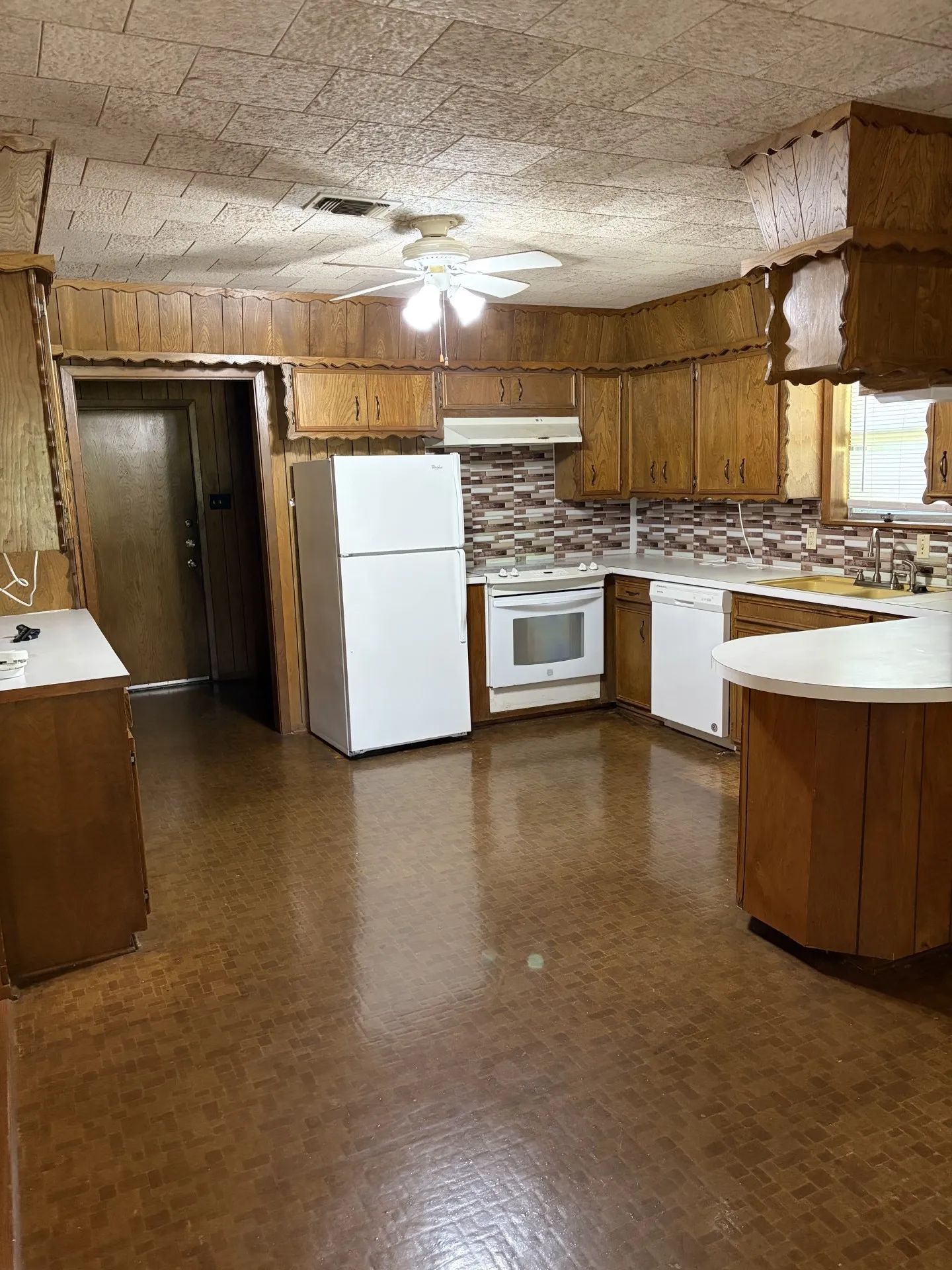 Single Family Residence For Sale in Limestone County , 209 Morningside Drive, Mexia, Texas 76667, 4 Bedrooms, 2 Bathrooms, 2 Garage spaces, 1,761 Sqft, built in 1979, Price $169,500, mls#21345798, Real Estate Agent in Mexia, Homes For Sale in Limestone county, Homes For Sale in Mexia, Realtor in Mexia Texas, Real Estate Brokerage Independent Realty Texas, Luminita Cordes Realtor