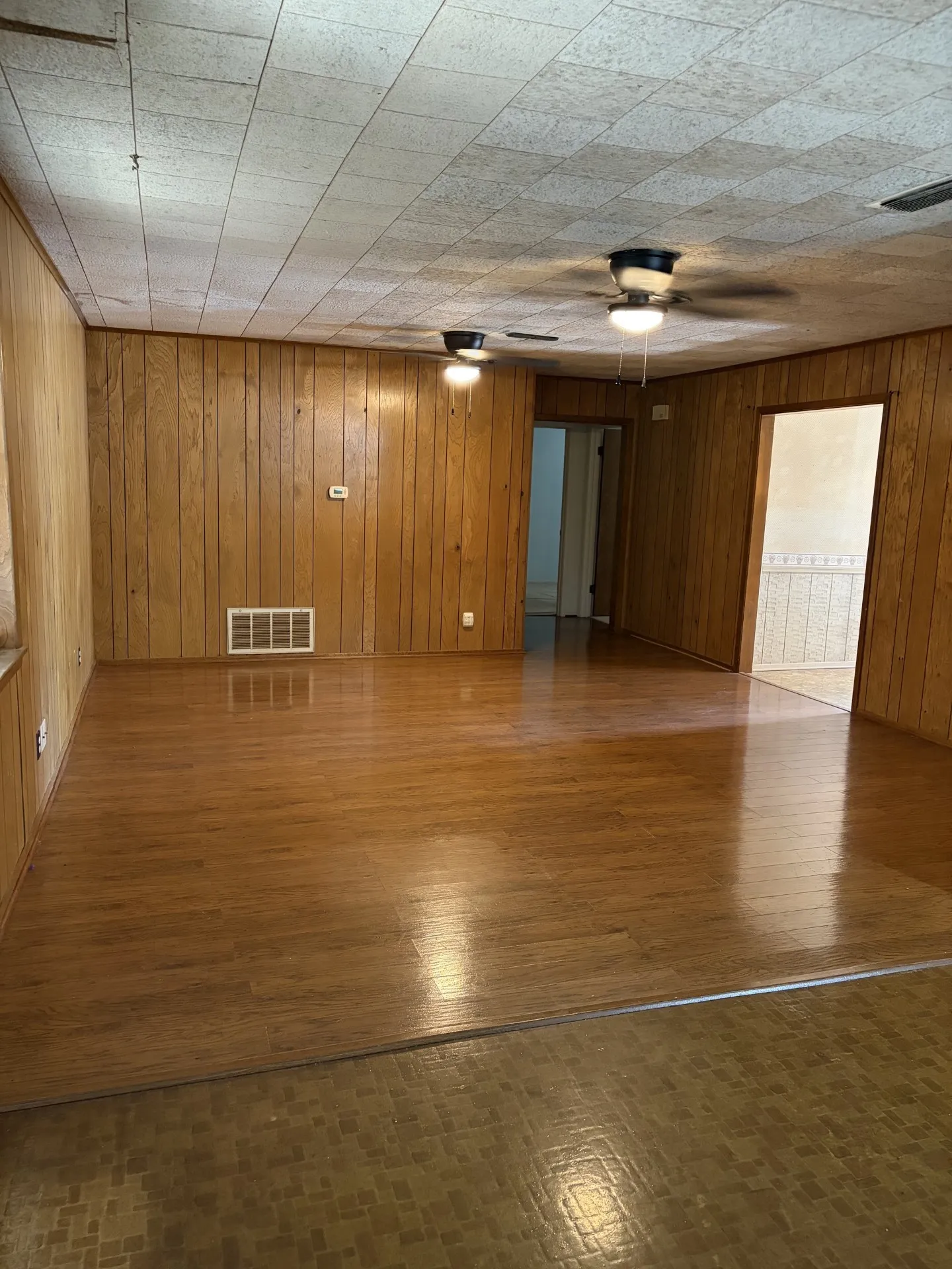 Single Family Residence For Sale in Limestone County , 209 Morningside Drive, Mexia, Texas 76667, 4 Bedrooms, 2 Bathrooms, 2 Garage spaces, 1,761 Sqft, built in 1979, Price $169,500, mls#21345798, Real Estate Agent in Mexia, Homes For Sale in Limestone county, Homes For Sale in Mexia, Realtor in Mexia Texas, Real Estate Brokerage Independent Realty Texas, Luminita Cordes Realtor