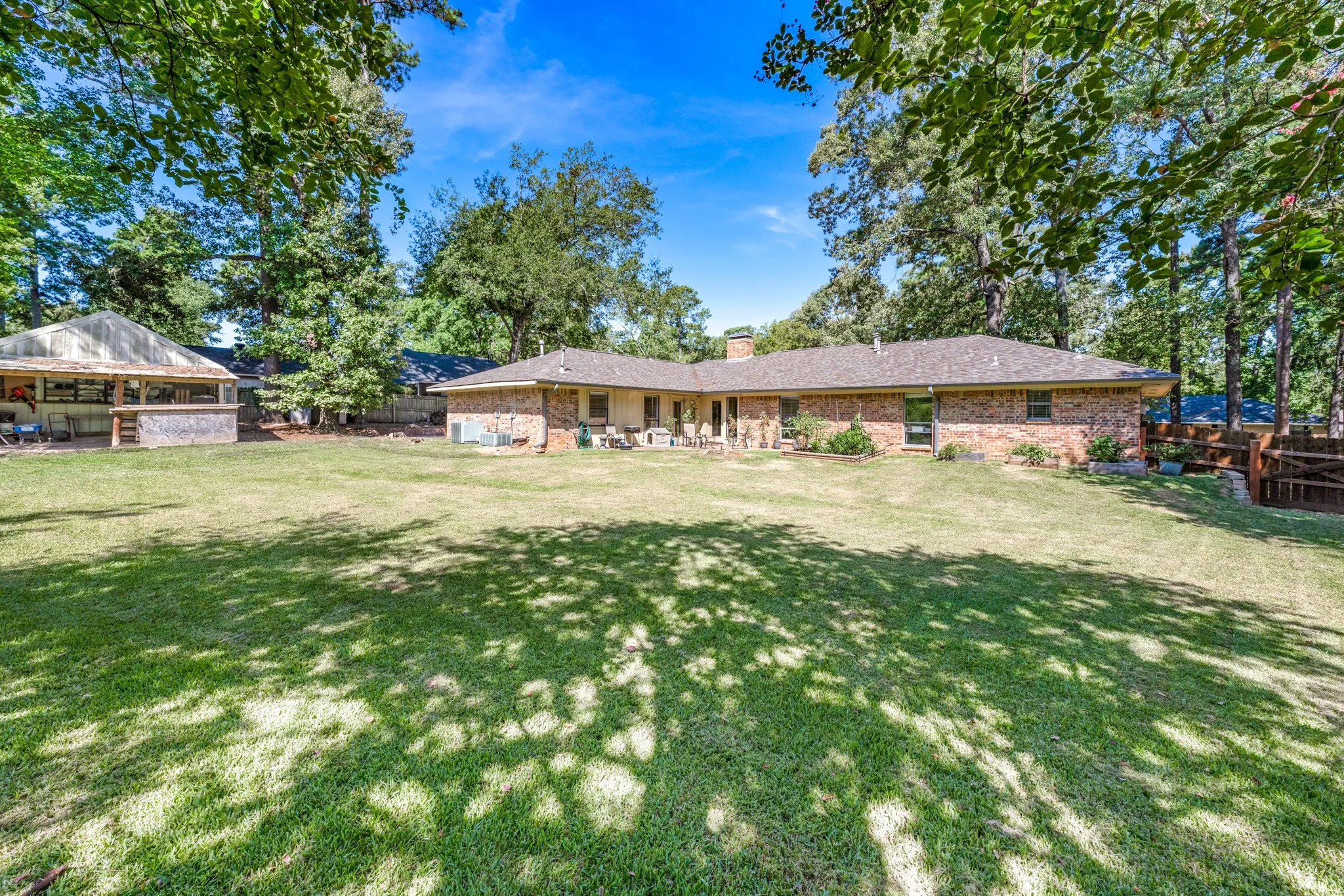 Single Family Residence For Sale in Wood County , 415 Nathan Drive, Quitman, Texas 75783, 4 Bedroom, 3 Bathroom, Garage spaces, 2,909 Sqft, built in 1985, mls#21345097, Real Estate Agent in Quitman, Homes For Sale in Wood county, Homes For Sale in Quitman, Realtor in Quitman Texas, Real Estate Brokerage Independent Realty Texas, Luminita Cordes Realtor
