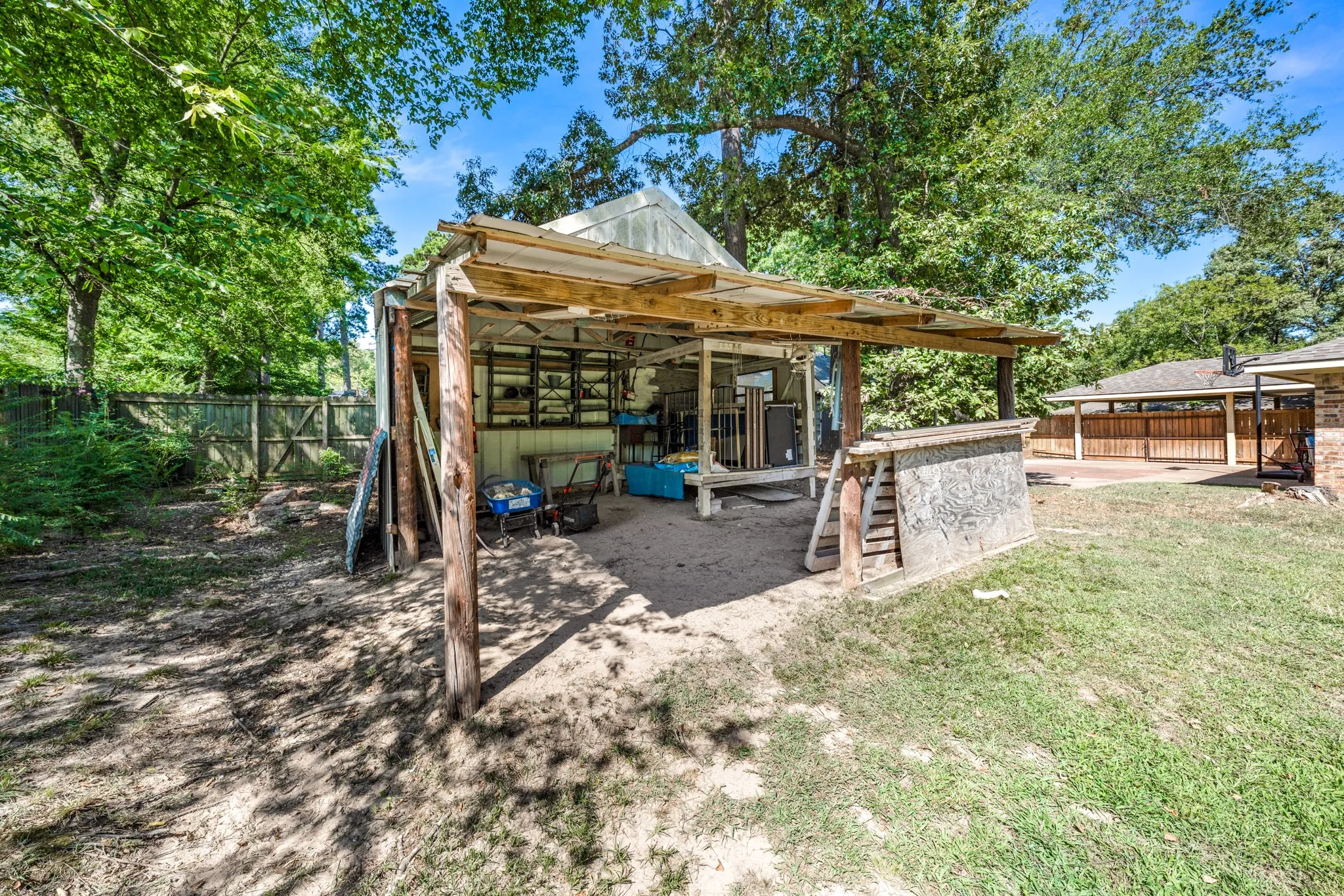 Single Family Residence For Sale in Wood County , 415 Nathan Drive, Quitman, Texas 75783, 4 Bedroom, 3 Bathroom, Garage spaces, 2,909 Sqft, built in 1985, mls#21345097, Real Estate Agent in Quitman, Homes For Sale in Wood county, Homes For Sale in Quitman, Realtor in Quitman Texas, Real Estate Brokerage Independent Realty Texas, Luminita Cordes Realtor