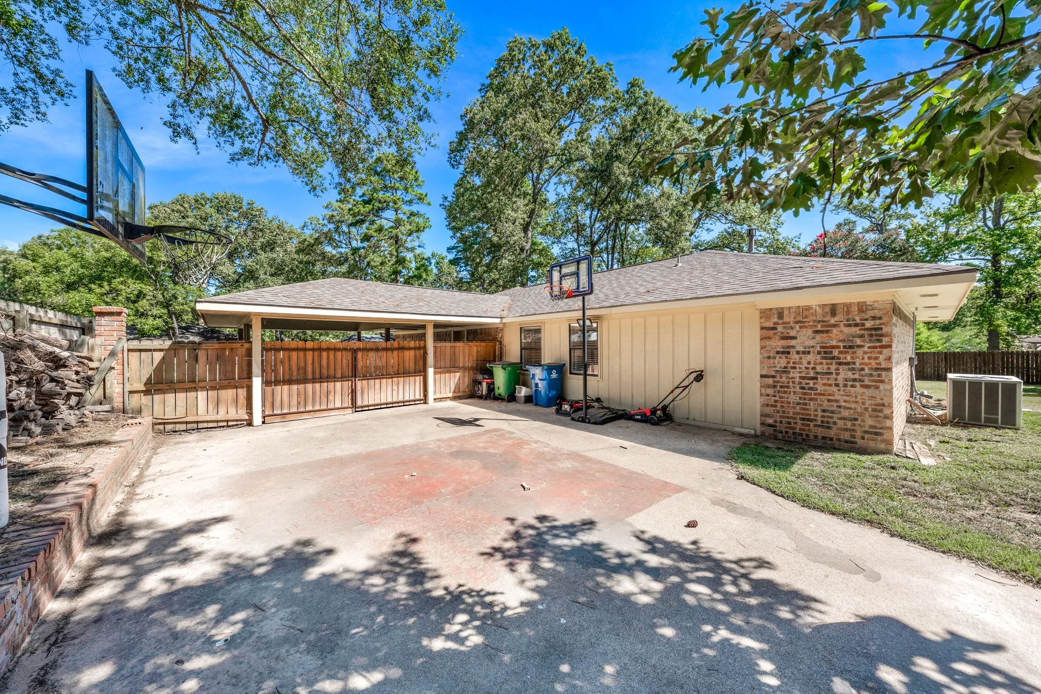 Single Family Residence For Sale in Wood County , 415 Nathan Drive, Quitman, Texas 75783, 4 Bedroom, 3 Bathroom, Garage spaces, 2,909 Sqft, built in 1985, mls#21345097, Real Estate Agent in Quitman, Homes For Sale in Wood county, Homes For Sale in Quitman, Realtor in Quitman Texas, Real Estate Brokerage Independent Realty Texas, Luminita Cordes Realtor