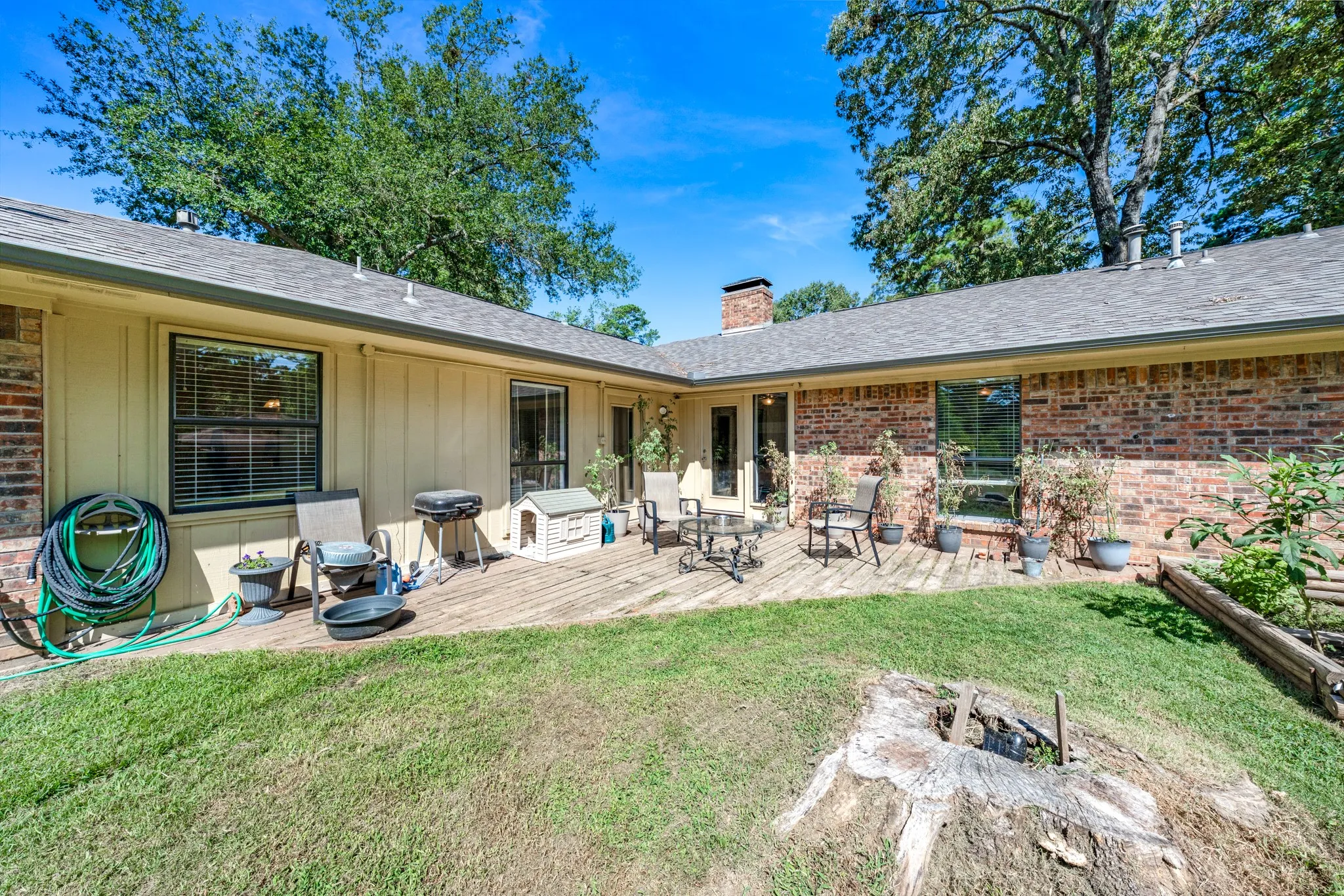 Single Family Residence For Sale in Wood County , 415 Nathan Drive, Quitman, Texas 75783, 4 Bedroom, 3 Bathroom, Garage spaces, 2,909 Sqft, built in 1985, mls#21345097, Real Estate Agent in Quitman, Homes For Sale in Wood county, Homes For Sale in Quitman, Realtor in Quitman Texas, Real Estate Brokerage Independent Realty Texas, Luminita Cordes Realtor