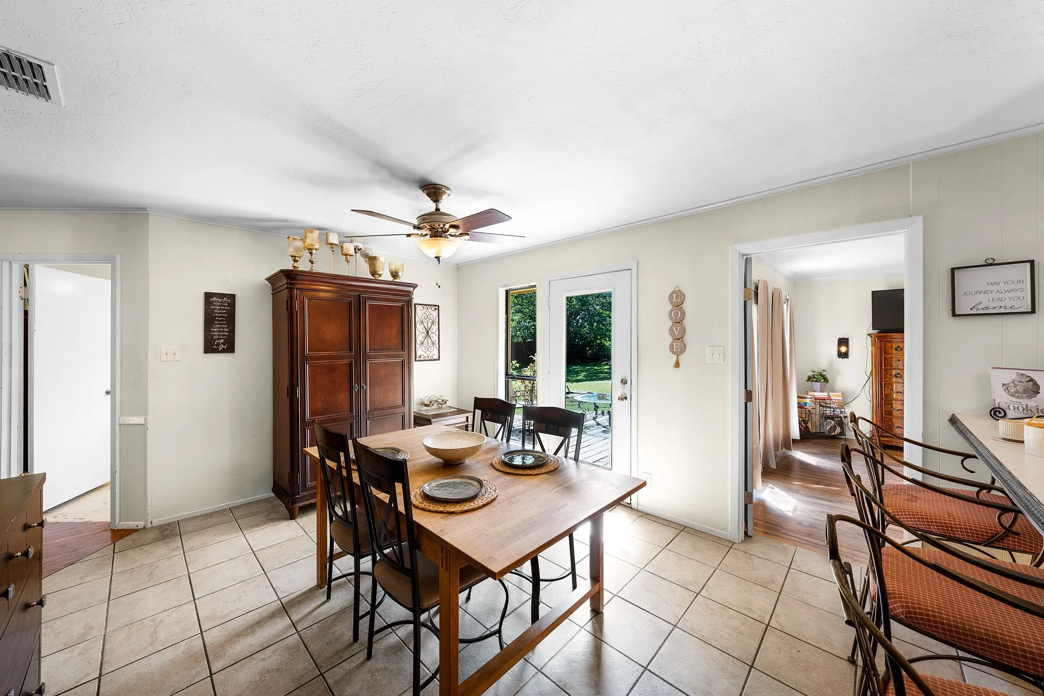 Single Family Residence For Sale in Wood County , 415 Nathan Drive, Quitman, Texas 75783, 4 Bedroom, 3 Bathroom, Garage spaces, 2,909 Sqft, built in 1985, mls#21345097, Real Estate Agent in Quitman, Homes For Sale in Wood county, Homes For Sale in Quitman, Realtor in Quitman Texas, Real Estate Brokerage Independent Realty Texas, Luminita Cordes Realtor