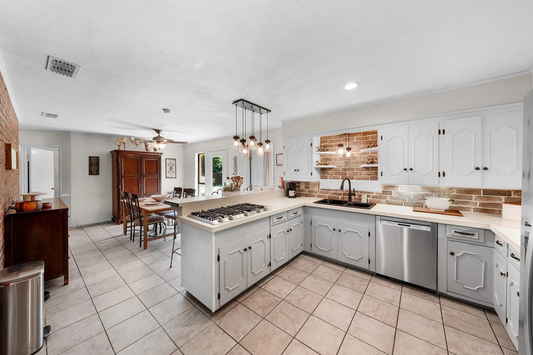 Single Family Residence For Sale in Wood County , 415 Nathan Drive, Quitman, Texas 75783, 4 Bedroom, 3 Bathroom, Garage spaces, 2,909 Sqft, built in 1985, mls#21345097, Real Estate Agent in Quitman, Homes For Sale in Wood county, Homes For Sale in Quitman, Realtor in Quitman Texas, Real Estate Brokerage Independent Realty Texas, Luminita Cordes Realtor
