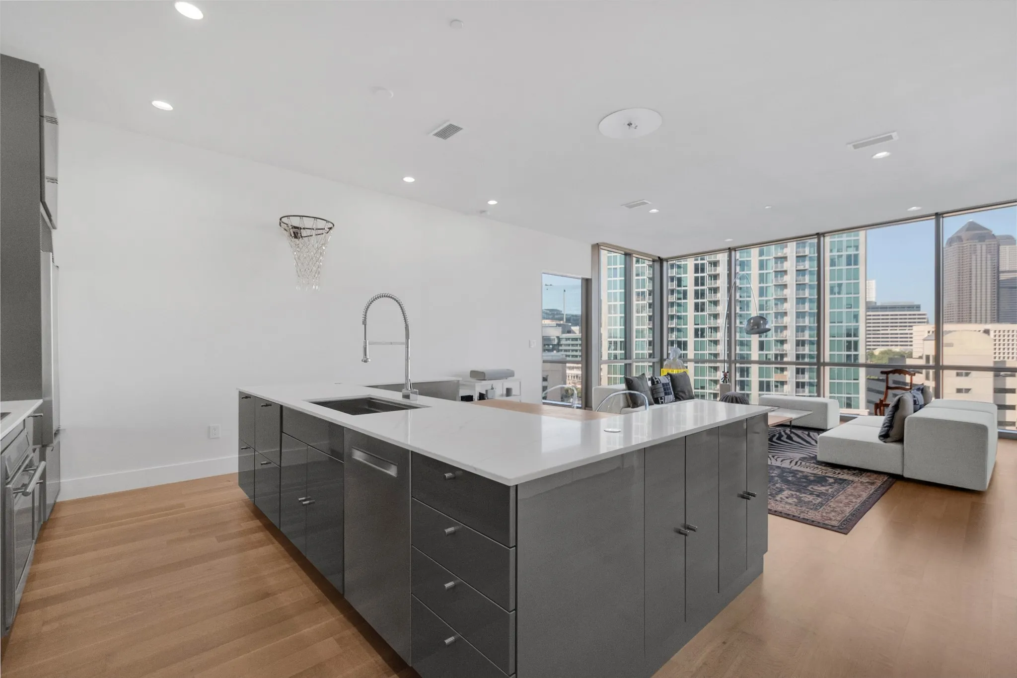 Condominium For Sale in Dallas County , 2200 Victory Avenue 802, Dallas, Texas 75219, 2 Bedroom, 3 Bathroom, 2 Garage spaces, 1,702 Sqft, built in 2007, mls#21344197, Real Estate Agent in Dallas, Homes For Sale in Dallas county, Homes For Sale in Dallas, Realtor in Dallas Texas, Real Estate Brokerage Independent Realty Texas, Luminita Cordes Realtor