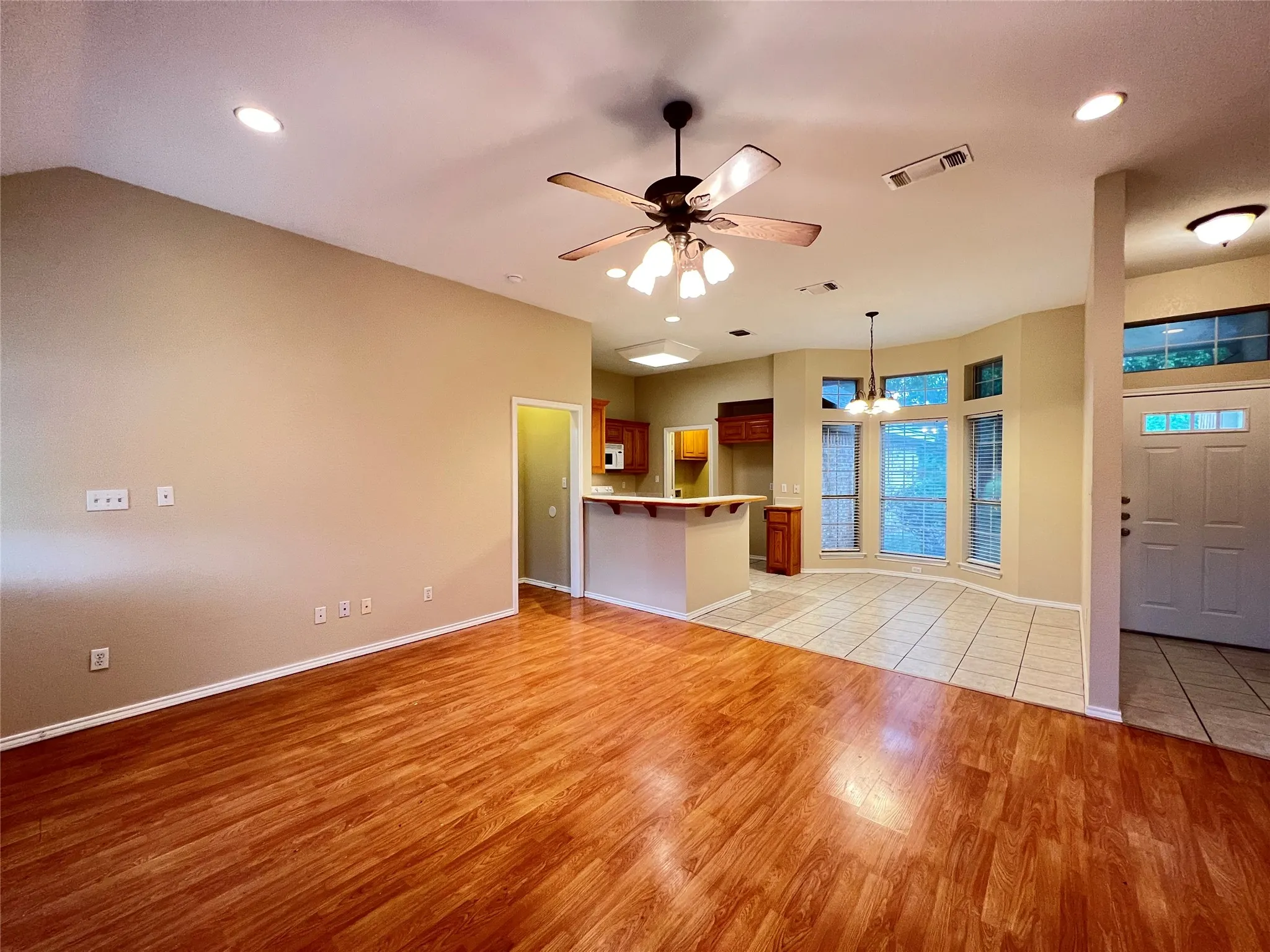 Single Family Residence For Rent in Parker County , 788 Robin Court, Springtown, Texas 76082, 3 Bedroom, 2 Bathroom, 2 Garage spaces, 1,386 Sqft, built in 2000, mls#21345884, Real Estate Agent in Springtown, Homes For Rent in Parker county, Homes For Rent in Springtown, Realtor in Springtown Texas, Real Estate Brokerage Independent Realty Texas, Luminita Cordes Realtor