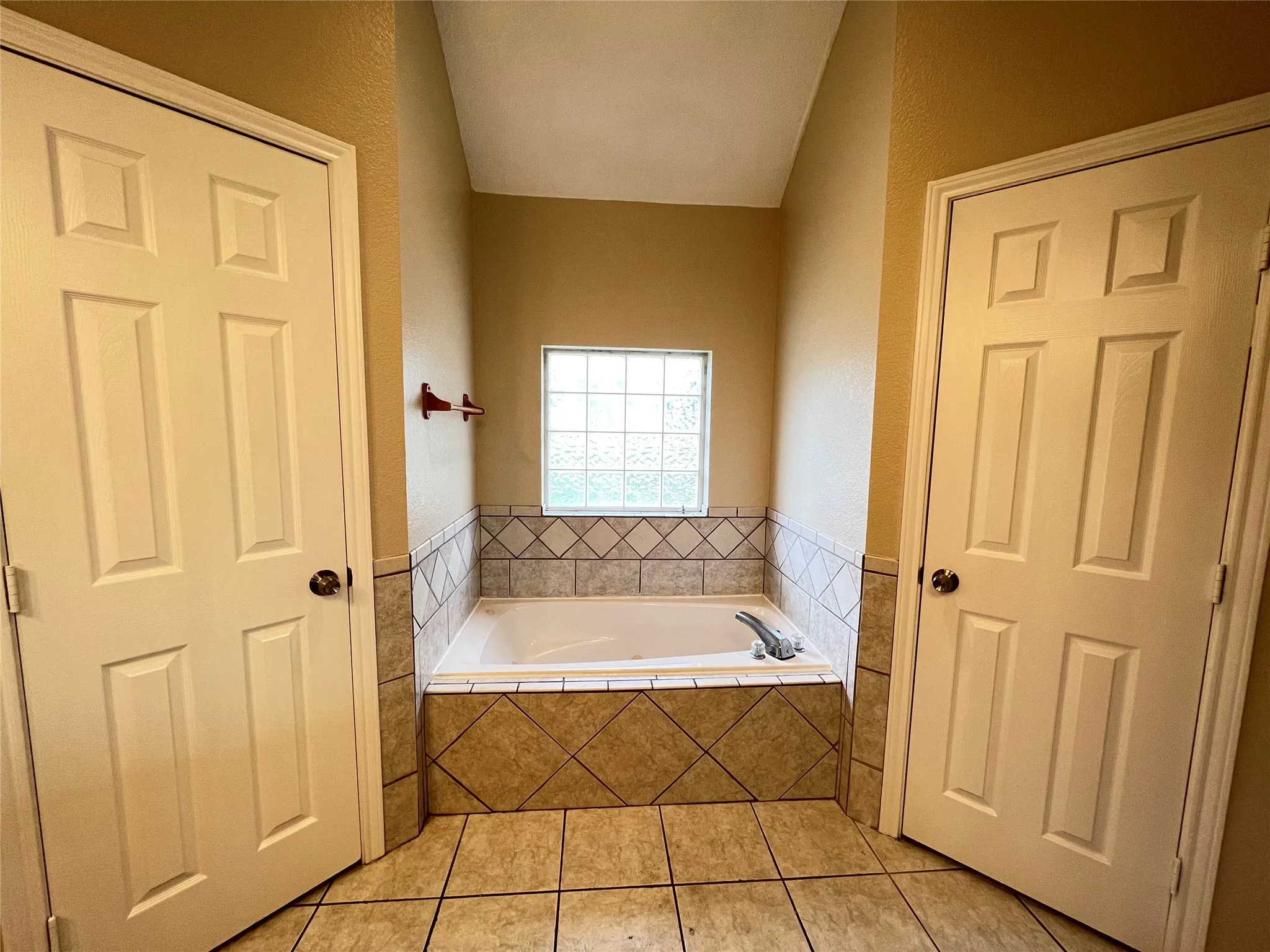 Single Family Residence For Rent in Parker County , 788 Robin Court, Springtown, Texas 76082, 3 Bedroom, 2 Bathroom, 2 Garage spaces, 1,386 Sqft, built in 2000, mls#21345884, Real Estate Agent in Springtown, Homes For Rent in Parker county, Homes For Rent in Springtown, Realtor in Springtown Texas, Real Estate Brokerage Independent Realty Texas, Luminita Cordes Realtor