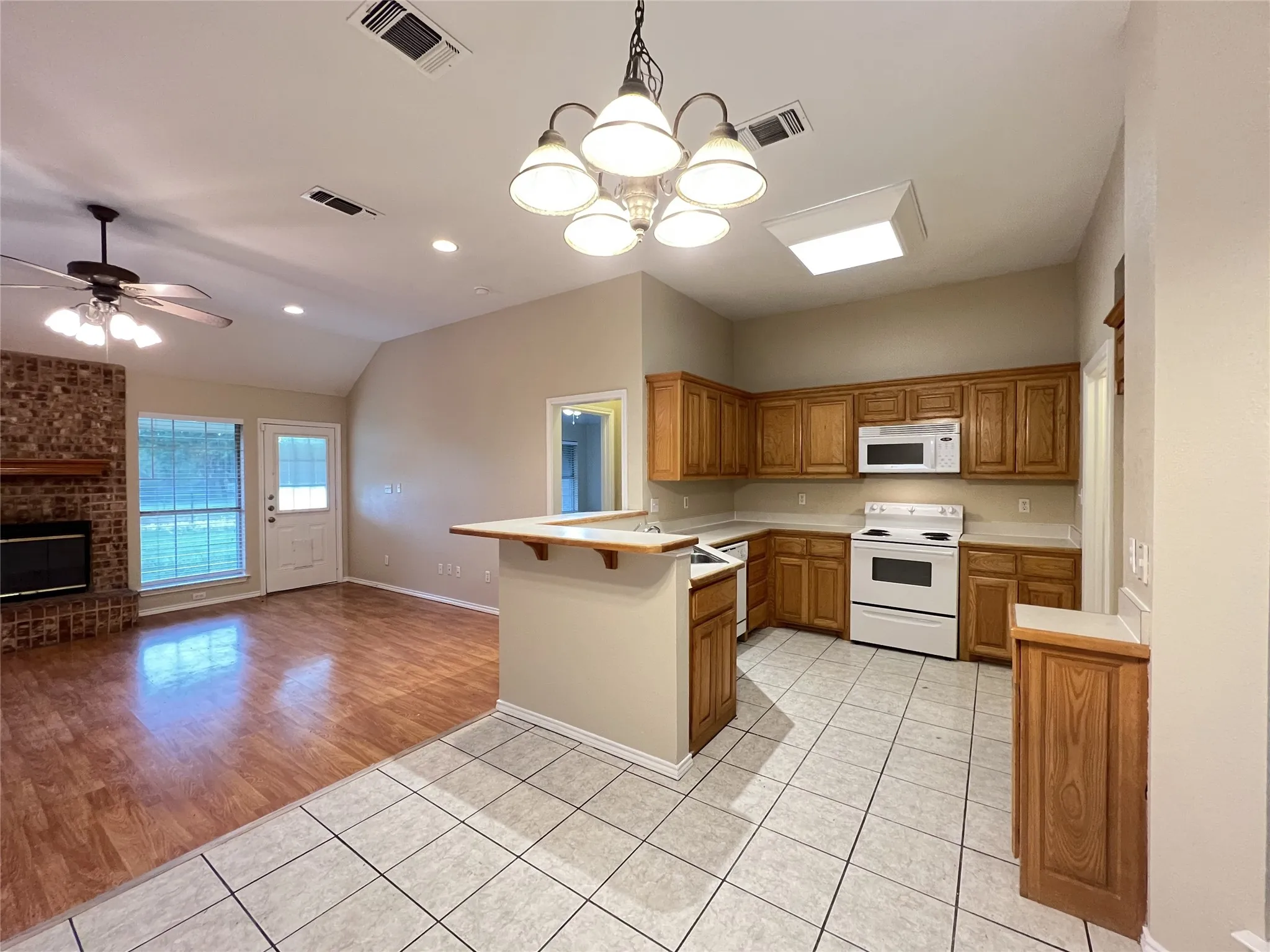 Single Family Residence For Rent in Parker County , 788 Robin Court, Springtown, Texas 76082, 3 Bedroom, 2 Bathroom, 2 Garage spaces, 1,386 Sqft, built in 2000, mls#21345884, Real Estate Agent in Springtown, Homes For Rent in Parker county, Homes For Rent in Springtown, Realtor in Springtown Texas, Real Estate Brokerage Independent Realty Texas, Luminita Cordes Realtor