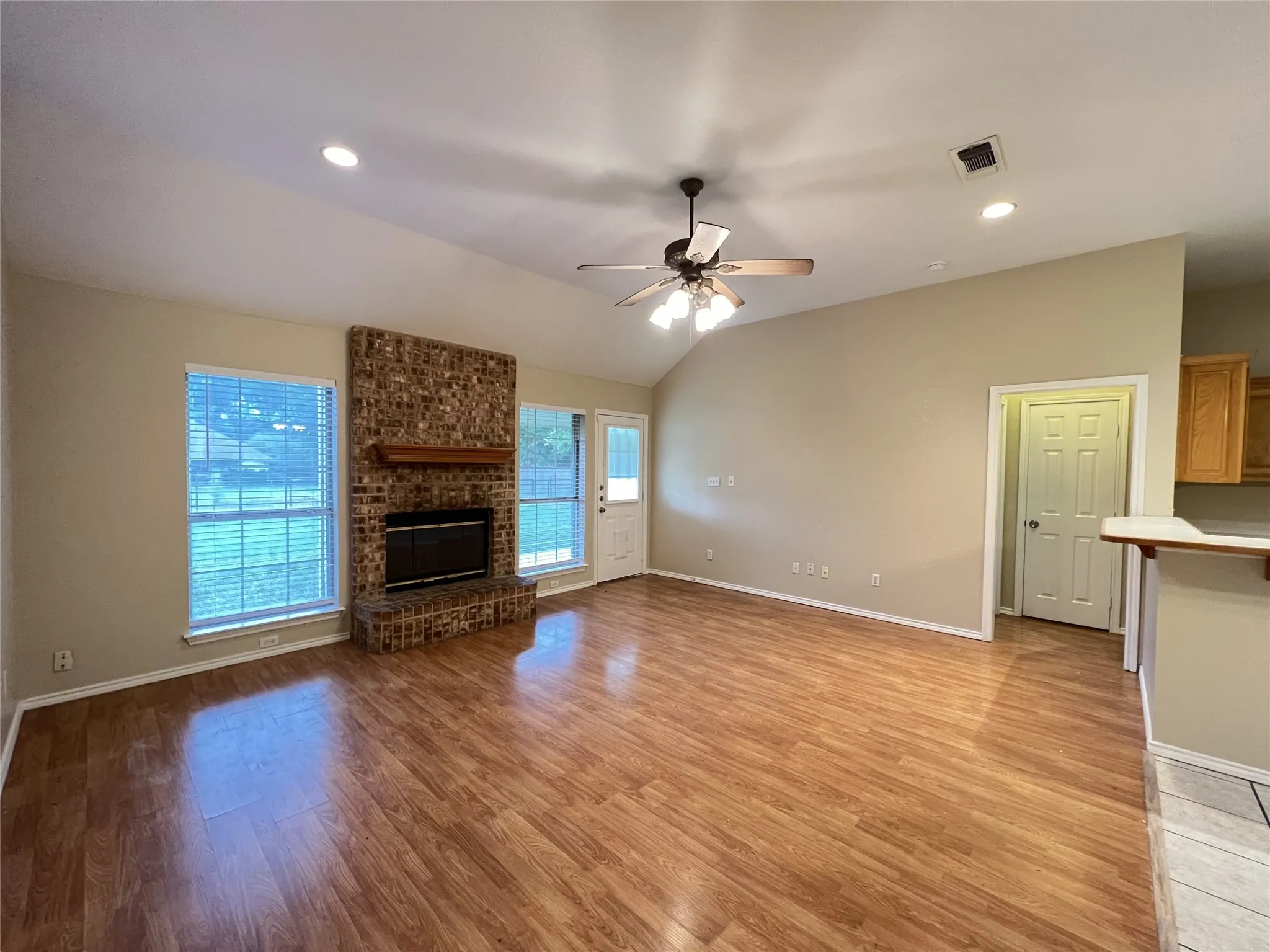 Single Family Residence For Rent in Parker County , 788 Robin Court, Springtown, Texas 76082, 3 Bedroom, 2 Bathroom, 2 Garage spaces, 1,386 Sqft, built in 2000, mls#21345884, Real Estate Agent in Springtown, Homes For Rent in Parker county, Homes For Rent in Springtown, Realtor in Springtown Texas, Real Estate Brokerage Independent Realty Texas, Luminita Cordes Realtor