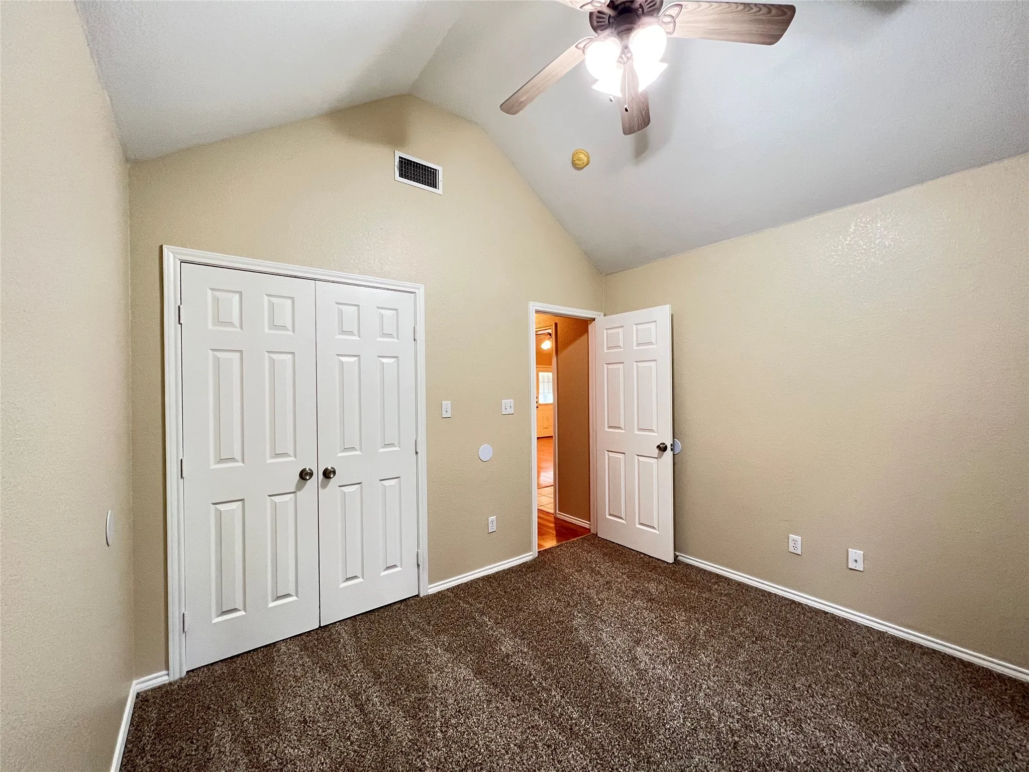 Single Family Residence For Rent in Parker County , 788 Robin Court, Springtown, Texas 76082, 3 Bedroom, 2 Bathroom, 2 Garage spaces, 1,386 Sqft, built in 2000, mls#21345884, Real Estate Agent in Springtown, Homes For Rent in Parker county, Homes For Rent in Springtown, Realtor in Springtown Texas, Real Estate Brokerage Independent Realty Texas, Luminita Cordes Realtor