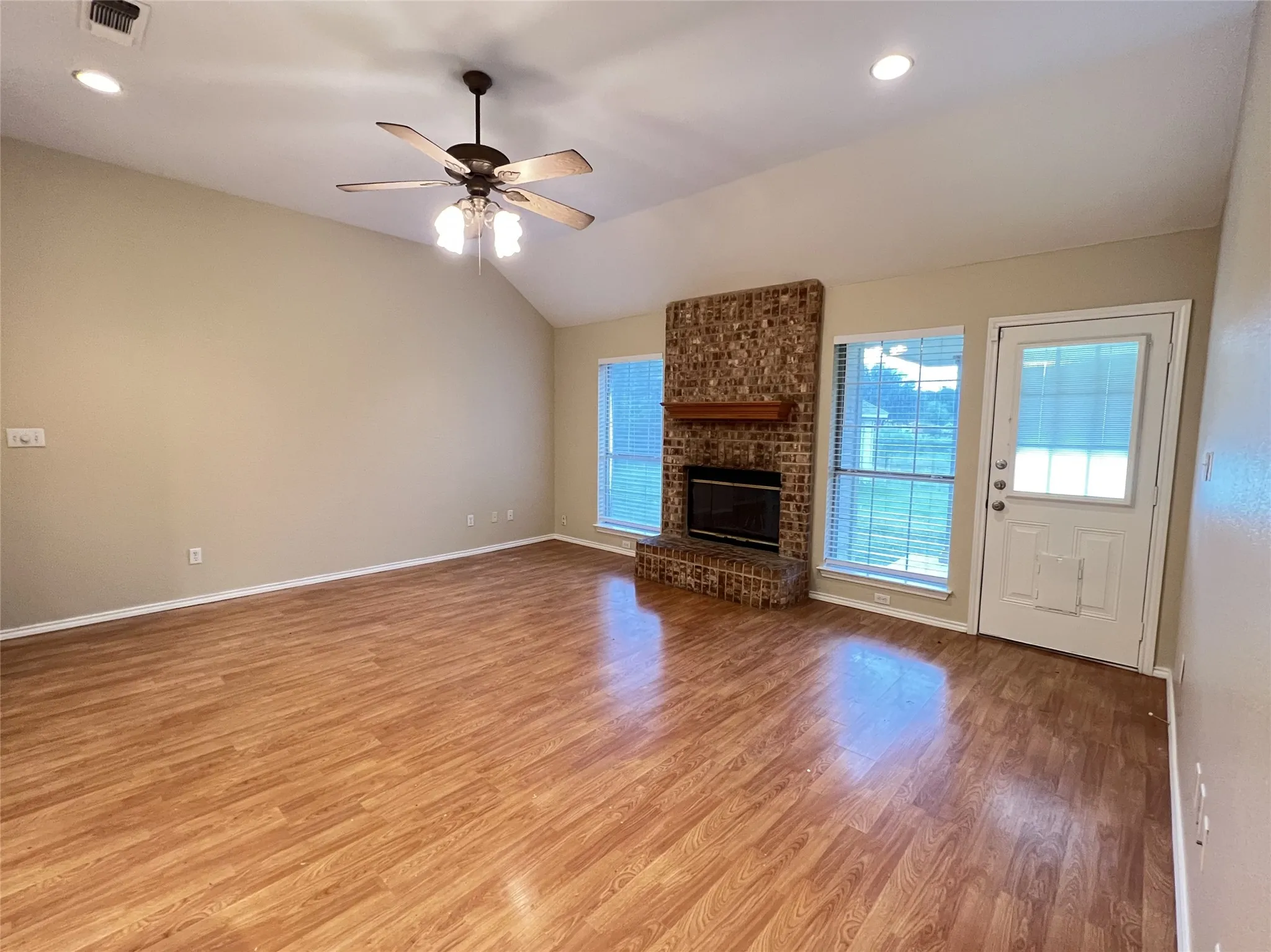 Single Family Residence For Rent in Parker County , 788 Robin Court, Springtown, Texas 76082, 3 Bedroom, 2 Bathroom, 2 Garage spaces, 1,386 Sqft, built in 2000, mls#21345884, Real Estate Agent in Springtown, Homes For Rent in Parker county, Homes For Rent in Springtown, Realtor in Springtown Texas, Real Estate Brokerage Independent Realty Texas, Luminita Cordes Realtor