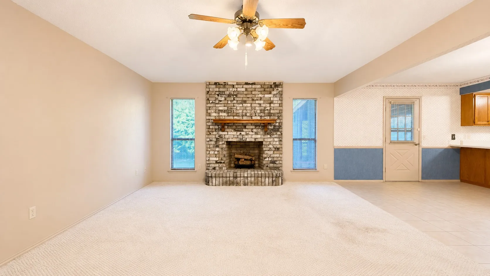 Single Family Residence For Sale in Lamar County , 1350 26th Street NE, Paris, Texas 75460, 3 Bedroom, 2 Bathroom, 2 Garage spaces, 1,340 Sqft, built in 1986, mls#21345661, Real Estate Agent in Paris, Homes For Sale in Lamar county, Homes For Sale in Paris, Realtor in Paris Texas, Real Estate Brokerage Independent Realty Texas, Luminita Cordes Realtor