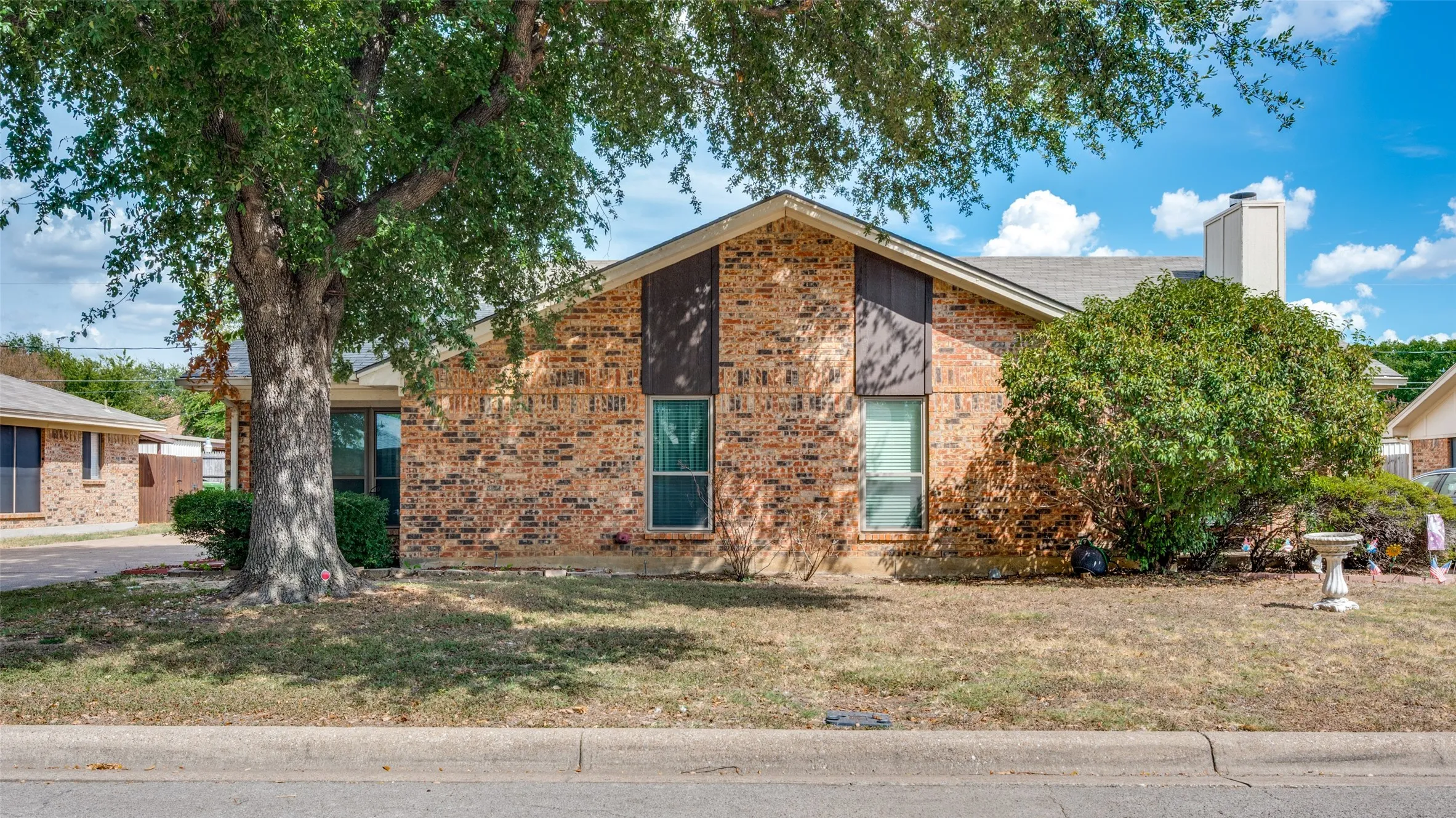 Single Family Residence For Sale in Tarrant County , 5720 Cancun Drive, North Richland Hills, Texas 76180, 4 Bedroom, 4 Bathroom, Garage spaces, 2,124 Sqft, built in 1985, mls#21341536, Real Estate Agent in North Richland Hills, Homes For Sale in Tarrant county, Homes For Sale in North Richland Hills, Realtor in North Richland Hills Texas, Real Estate Brokerage Independent Realty Texas, Luminita Cordes Realtor