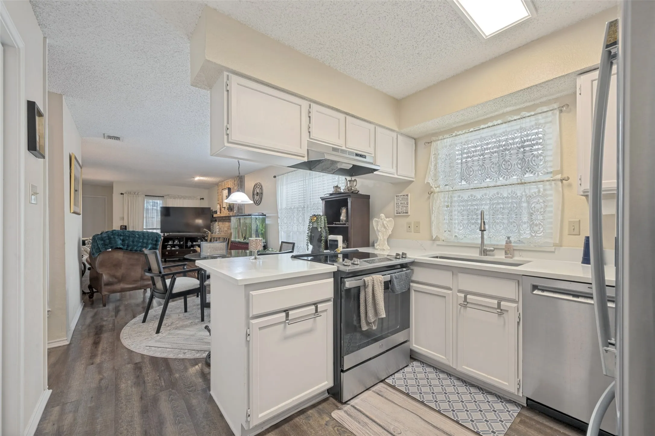 Single Family Residence For Sale in Tarrant County , 5720 Cancun Drive, North Richland Hills, Texas 76180, 4 Bedroom, 4 Bathroom, Garage spaces, 2,124 Sqft, built in 1985, mls#21341536, Real Estate Agent in North Richland Hills, Homes For Sale in Tarrant county, Homes For Sale in North Richland Hills, Realtor in North Richland Hills Texas, Real Estate Brokerage Independent Realty Texas, Luminita Cordes Realtor