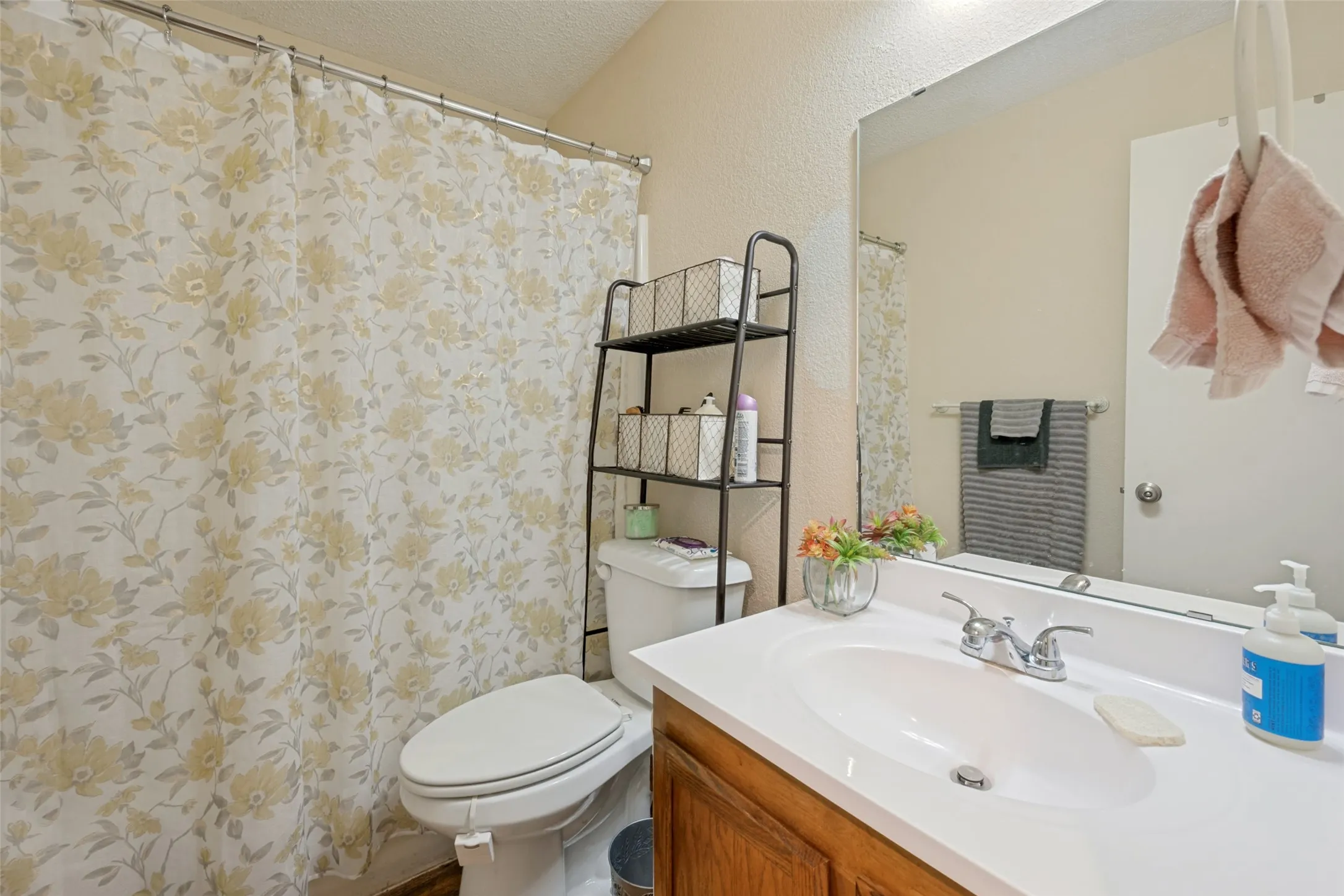 Single Family Residence For Sale in Tarrant County , 5720 Cancun Drive, North Richland Hills, Texas 76180, 4 Bedroom, 4 Bathroom, Garage spaces, 2,124 Sqft, built in 1985, mls#21341536, Real Estate Agent in North Richland Hills, Homes For Sale in Tarrant county, Homes For Sale in North Richland Hills, Realtor in North Richland Hills Texas, Real Estate Brokerage Independent Realty Texas, Luminita Cordes Realtor