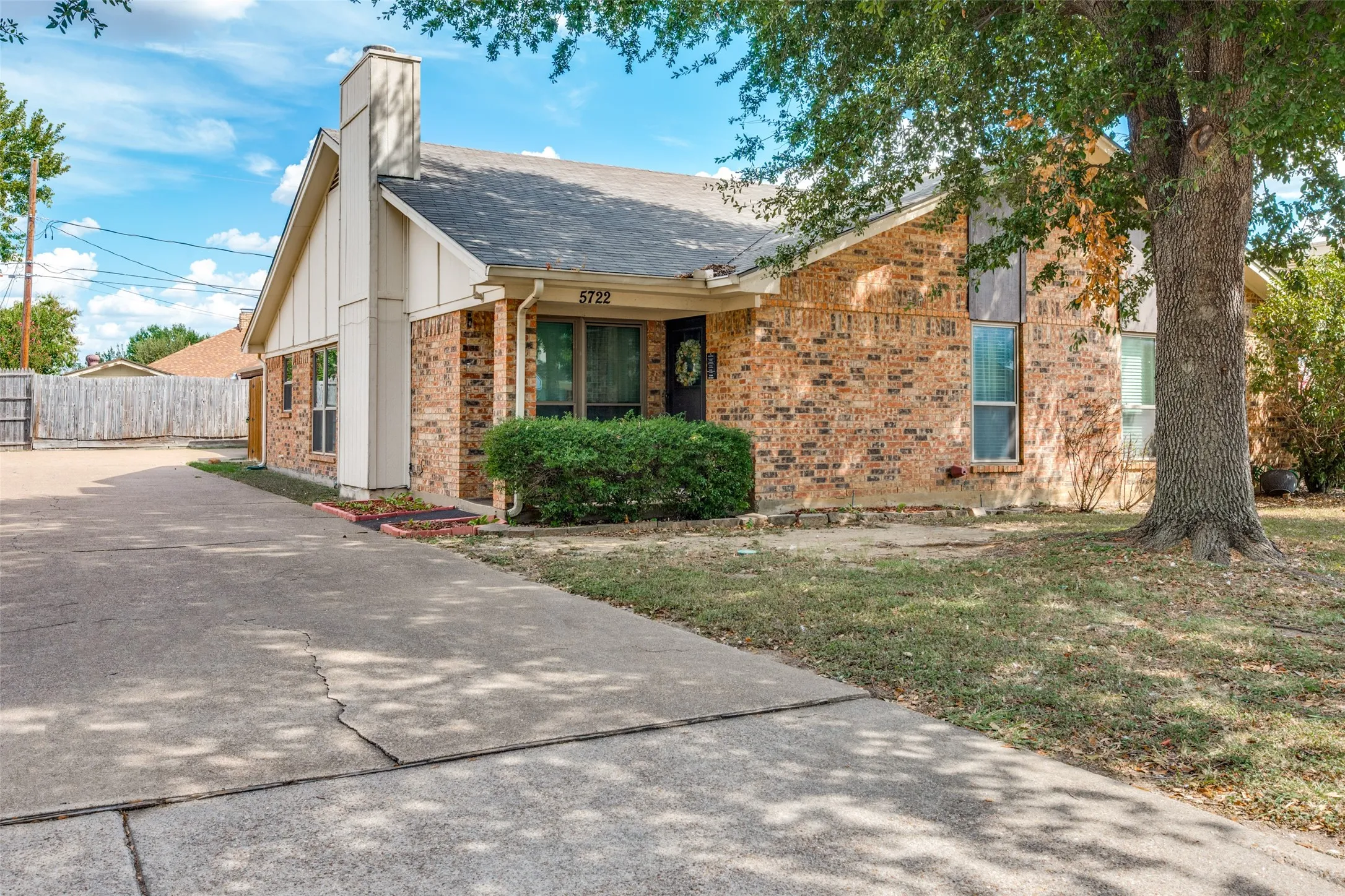 Single Family Residence For Sale in Tarrant County , 5720 Cancun Drive, North Richland Hills, Texas 76180, 4 Bedroom, 4 Bathroom, Garage spaces, 2,124 Sqft, built in 1985, mls#21341536, Real Estate Agent in North Richland Hills, Homes For Sale in Tarrant county, Homes For Sale in North Richland Hills, Realtor in North Richland Hills Texas, Real Estate Brokerage Independent Realty Texas, Luminita Cordes Realtor