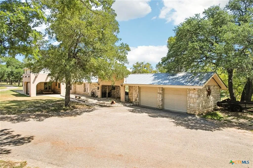 Improved Land For Sale in Lampasas County , 190 Private Road 3011, Lampasas, Texas 76550, 0, 0, Garage spaces, 0 Sqft, built in 1996, Price $6,100,000, mls#21343570, Real Estate Agent in Lampasas, Homes For Sale in Lampasas county, Homes For Sale in Lampasas, Realtor in Lampasas Texas, Real Estate Brokerage Independent Realty Texas, Luminita Cordes Realtor