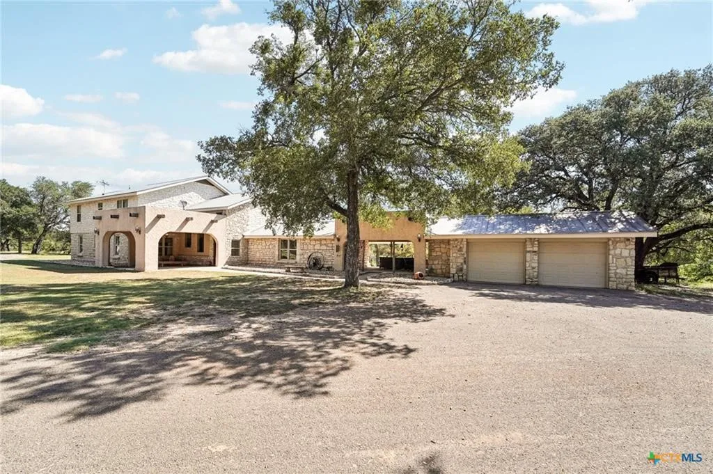 Improved Land For Sale in Lampasas County , 190 Private Road 3011, Lampasas, Texas 76550, 0, 0, Garage spaces, 0 Sqft, built in 1996, Price $6,100,000, mls#21343570, Real Estate Agent in Lampasas, Homes For Sale in Lampasas county, Homes For Sale in Lampasas, Realtor in Lampasas Texas, Real Estate Brokerage Independent Realty Texas, Luminita Cordes Realtor