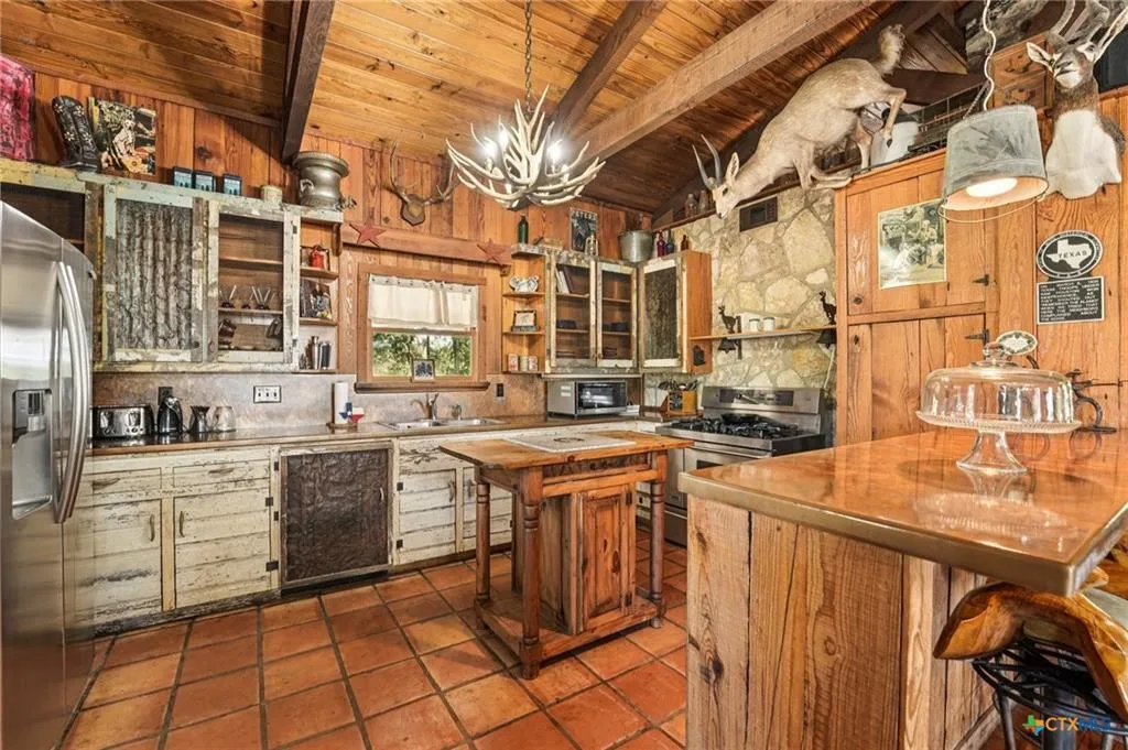 Improved Land For Sale in Lampasas County , 190 Private Road 3011, Lampasas, Texas 76550, 0, 0, Garage spaces, 0 Sqft, built in 1996, Price $6,100,000, mls#21343570, Real Estate Agent in Lampasas, Homes For Sale in Lampasas county, Homes For Sale in Lampasas, Realtor in Lampasas Texas, Real Estate Brokerage Independent Realty Texas, Luminita Cordes Realtor