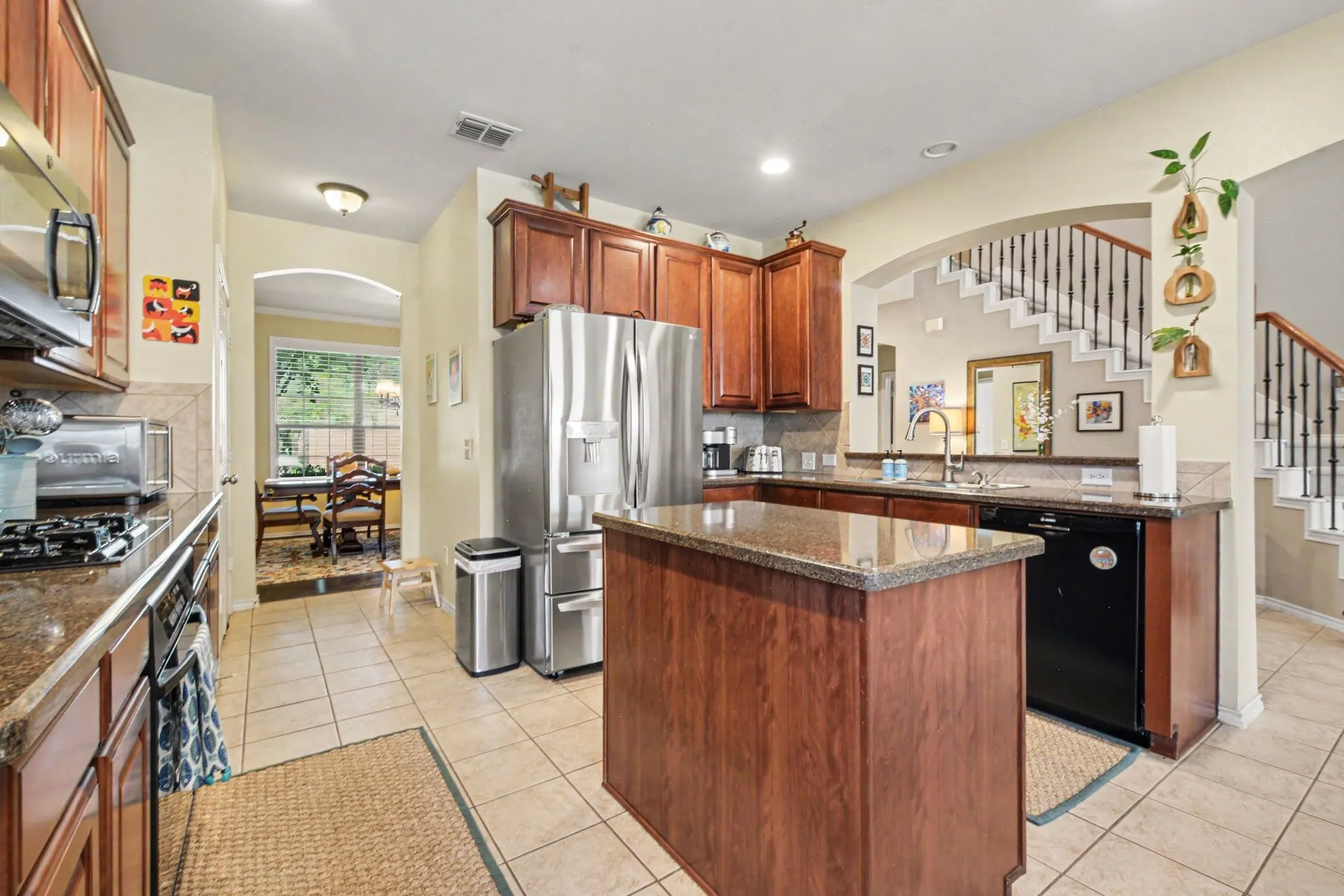 Single Family Residence For Sale in Denton County , 8481 Liverpool Lane, Frisco, Texas 75036, 4 Bedroom, 4 Bathroom, 2 Garage spaces, 3,152 Sqft, built in 2004, mls#21344562, Real Estate Agent in Frisco, Homes For Sale in Denton county, Homes For Sale in Frisco, Realtor in Frisco Texas, Real Estate Brokerage Independent Realty Texas, Luminita Cordes Realtor