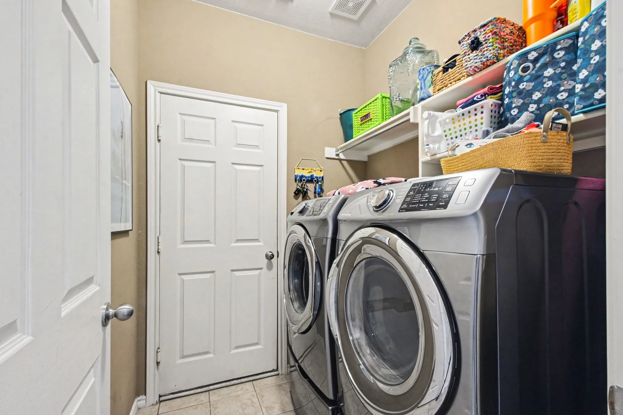 Single Family Residence For Sale in Denton County , 8481 Liverpool Lane, Frisco, Texas 75036, 4 Bedroom, 4 Bathroom, 2 Garage spaces, 3,152 Sqft, built in 2004, mls#21344562, Real Estate Agent in Frisco, Homes For Sale in Denton county, Homes For Sale in Frisco, Realtor in Frisco Texas, Real Estate Brokerage Independent Realty Texas, Luminita Cordes Realtor