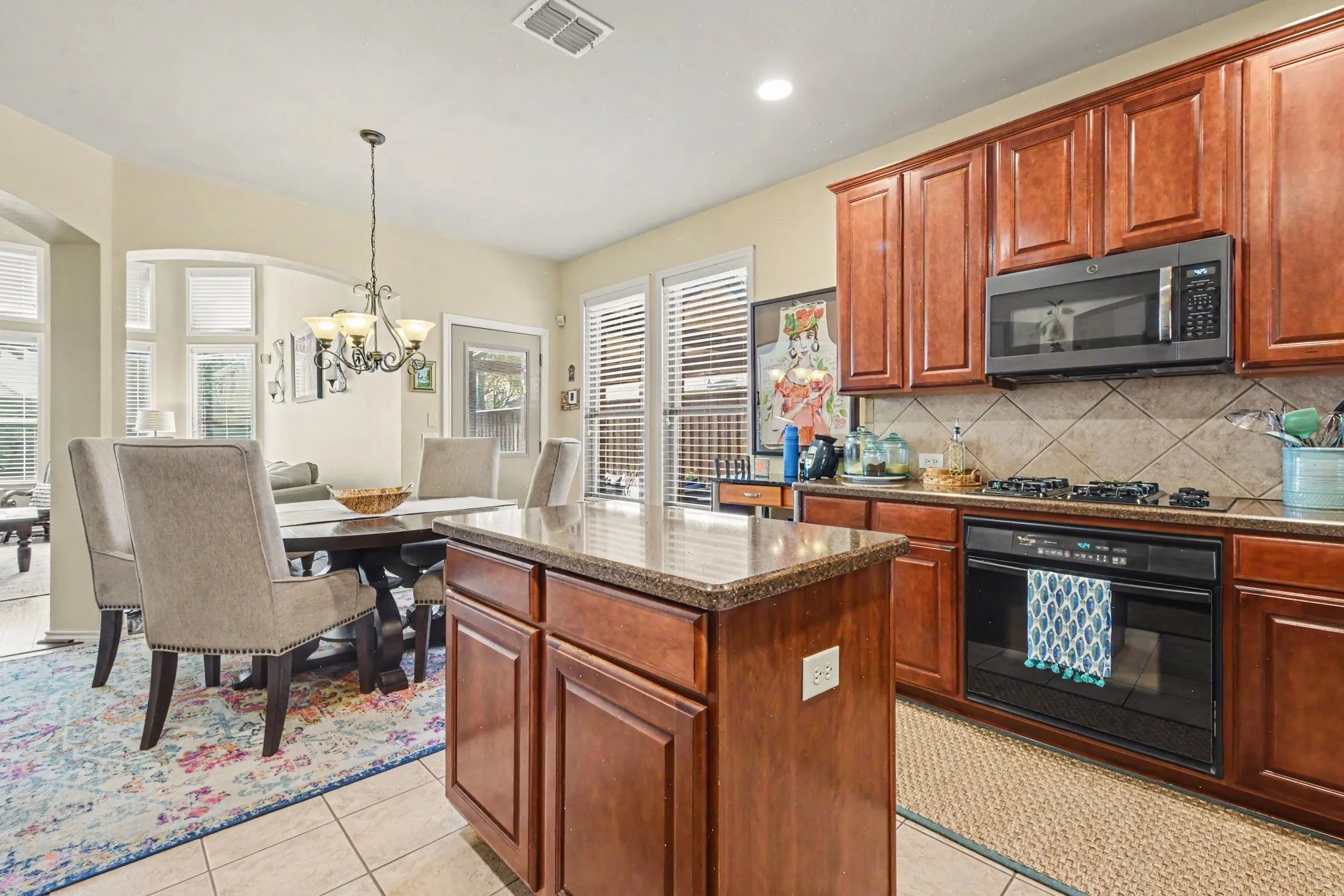 Single Family Residence For Sale in Denton County , 8481 Liverpool Lane, Frisco, Texas 75036, 4 Bedroom, 4 Bathroom, 2 Garage spaces, 3,152 Sqft, built in 2004, mls#21344562, Real Estate Agent in Frisco, Homes For Sale in Denton county, Homes For Sale in Frisco, Realtor in Frisco Texas, Real Estate Brokerage Independent Realty Texas, Luminita Cordes Realtor