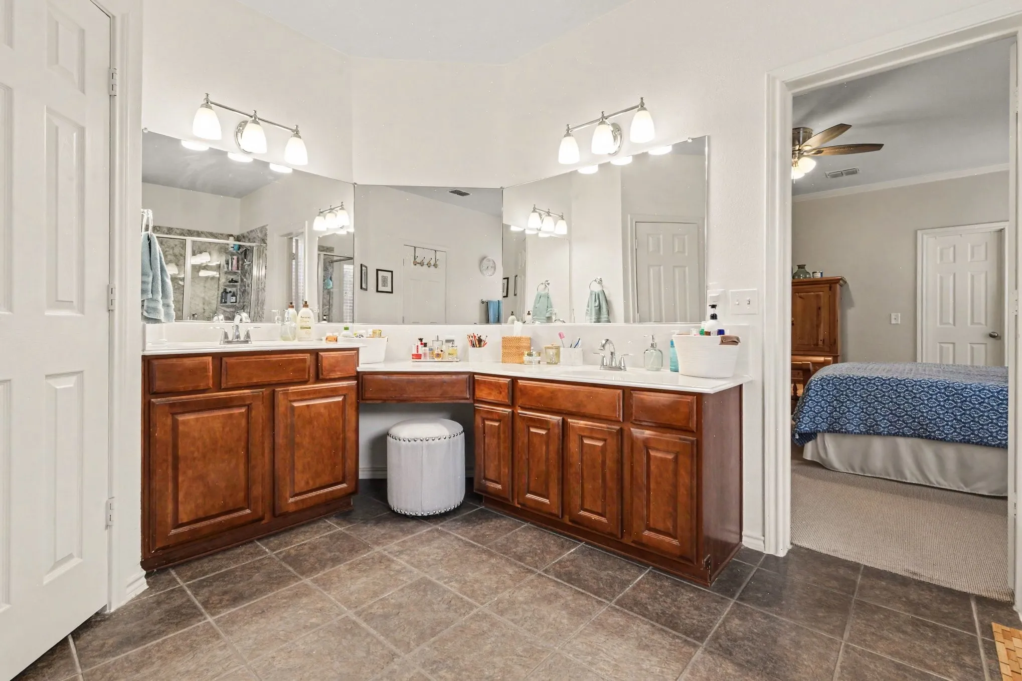 Single Family Residence For Sale in Denton County , 8481 Liverpool Lane, Frisco, Texas 75036, 4 Bedroom, 4 Bathroom, 2 Garage spaces, 3,152 Sqft, built in 2004, mls#21344562, Real Estate Agent in Frisco, Homes For Sale in Denton county, Homes For Sale in Frisco, Realtor in Frisco Texas, Real Estate Brokerage Independent Realty Texas, Luminita Cordes Realtor
