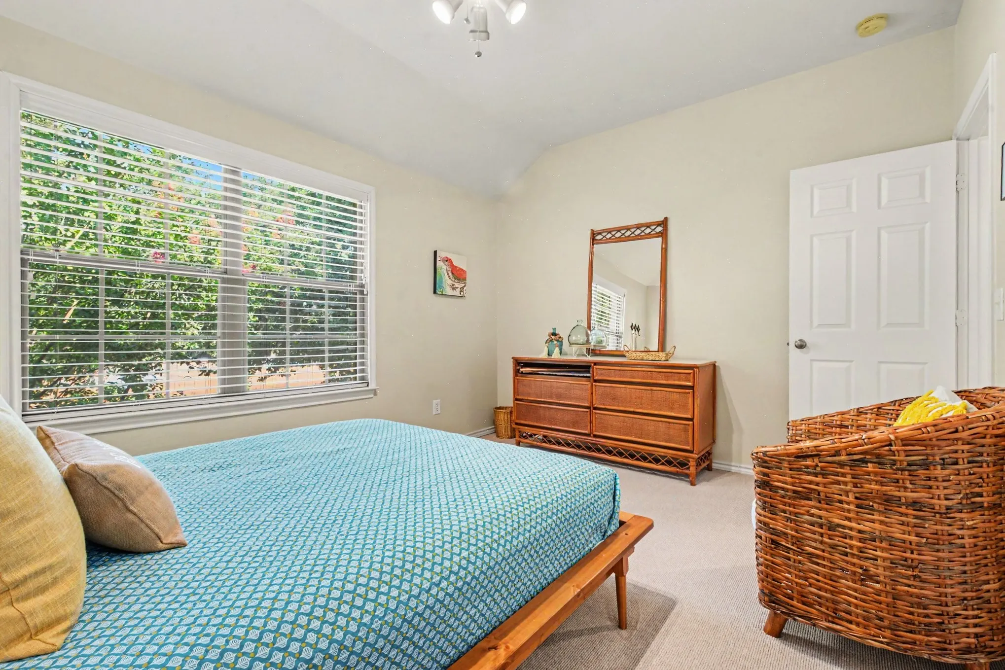 Single Family Residence For Sale in Denton County , 8481 Liverpool Lane, Frisco, Texas 75036, 4 Bedroom, 4 Bathroom, 2 Garage spaces, 3,152 Sqft, built in 2004, mls#21344562, Real Estate Agent in Frisco, Homes For Sale in Denton county, Homes For Sale in Frisco, Realtor in Frisco Texas, Real Estate Brokerage Independent Realty Texas, Luminita Cordes Realtor