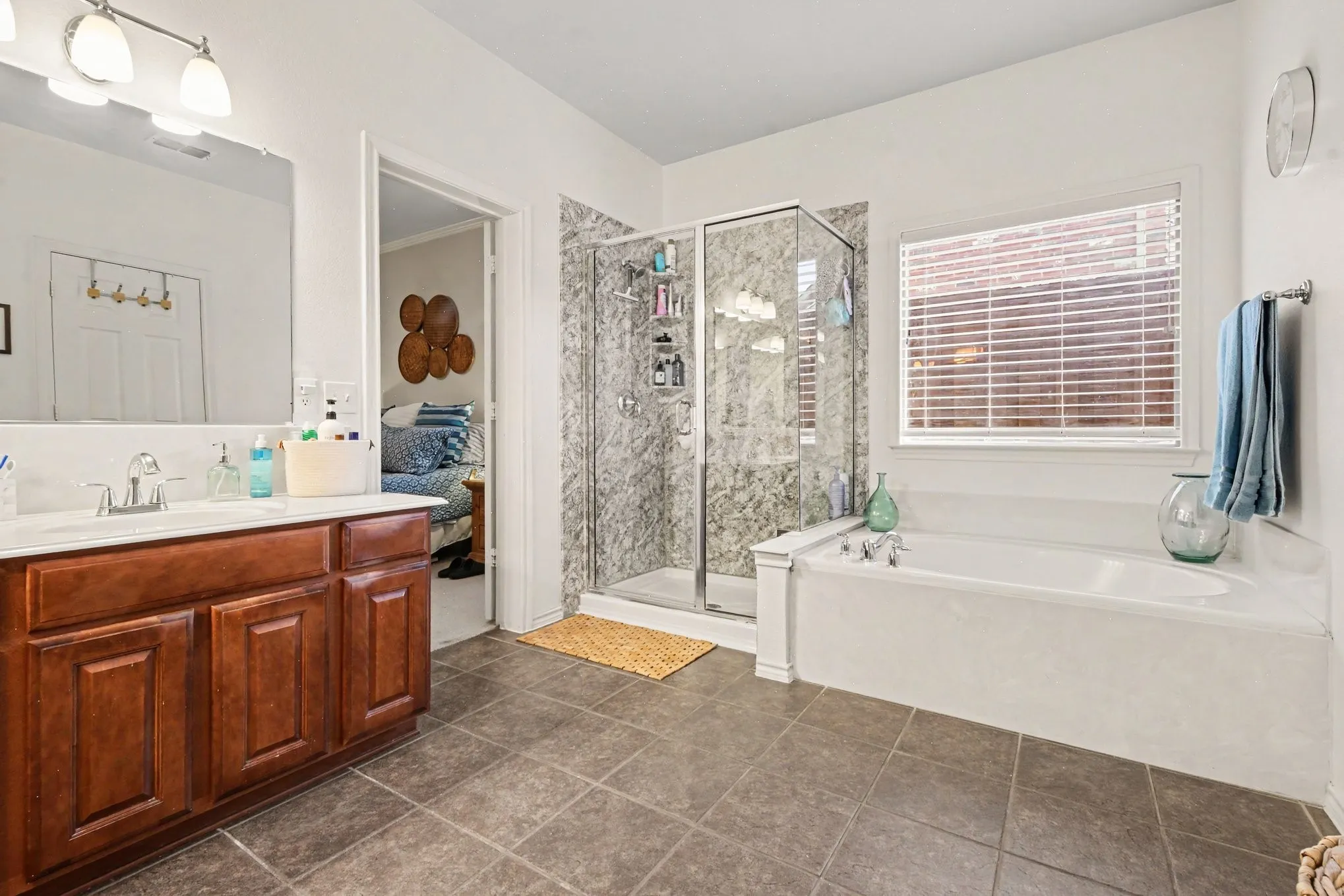 Single Family Residence For Sale in Denton County , 8481 Liverpool Lane, Frisco, Texas 75036, 4 Bedroom, 4 Bathroom, 2 Garage spaces, 3,152 Sqft, built in 2004, mls#21344562, Real Estate Agent in Frisco, Homes For Sale in Denton county, Homes For Sale in Frisco, Realtor in Frisco Texas, Real Estate Brokerage Independent Realty Texas, Luminita Cordes Realtor