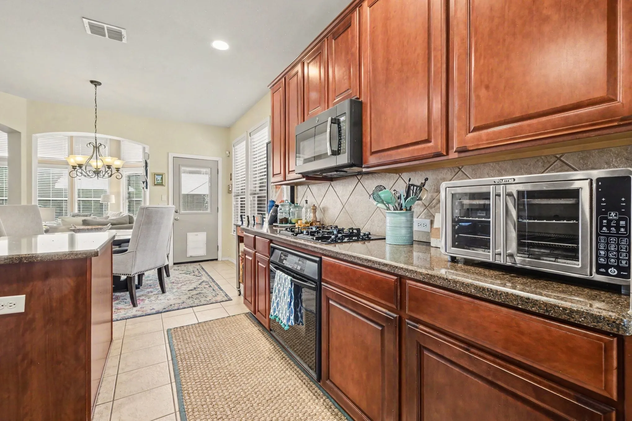 Single Family Residence For Sale in Denton County , 8481 Liverpool Lane, Frisco, Texas 75036, 4 Bedroom, 4 Bathroom, 2 Garage spaces, 3,152 Sqft, built in 2004, mls#21344562, Real Estate Agent in Frisco, Homes For Sale in Denton county, Homes For Sale in Frisco, Realtor in Frisco Texas, Real Estate Brokerage Independent Realty Texas, Luminita Cordes Realtor