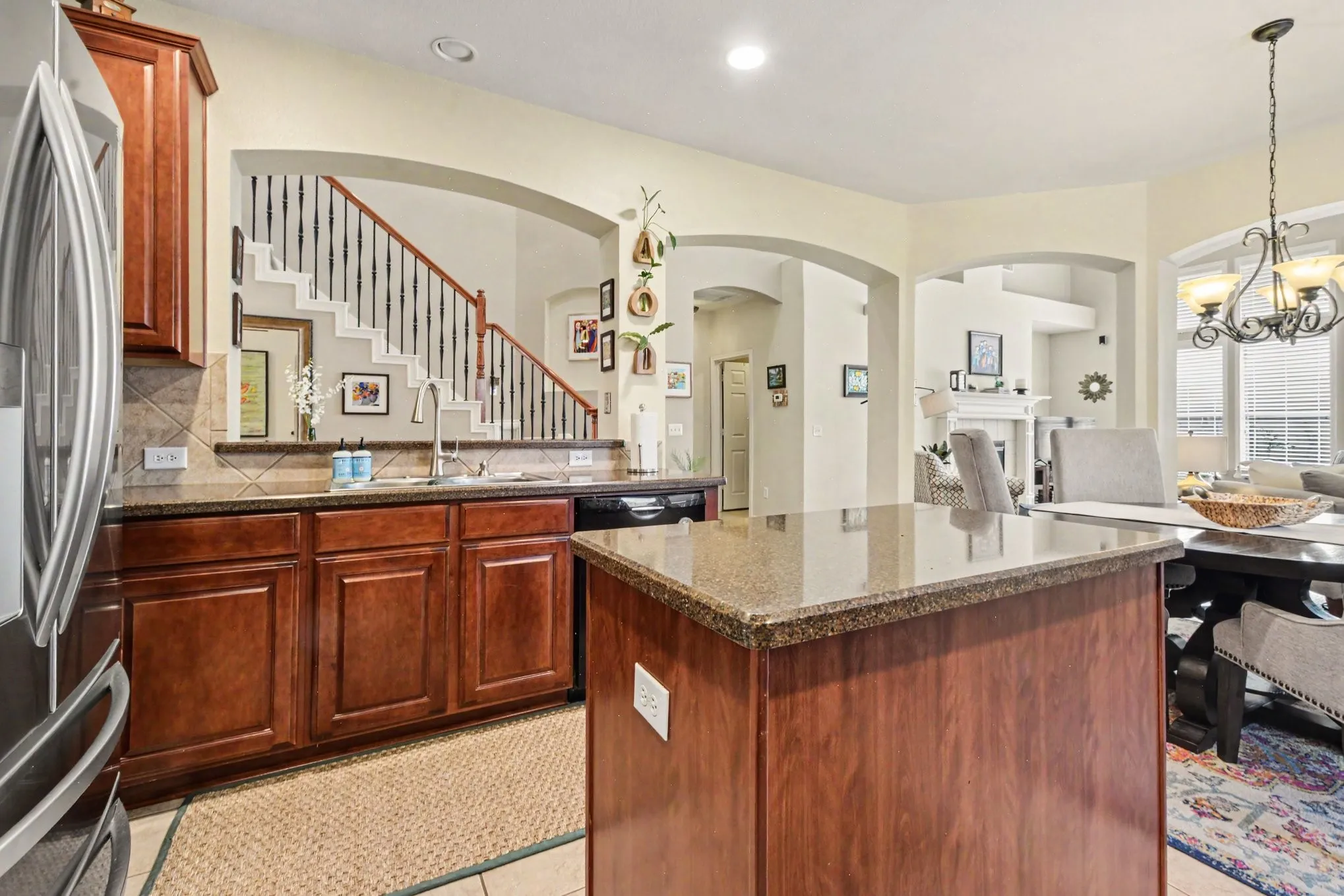 Single Family Residence For Sale in Denton County , 8481 Liverpool Lane, Frisco, Texas 75036, 4 Bedroom, 4 Bathroom, 2 Garage spaces, 3,152 Sqft, built in 2004, mls#21344562, Real Estate Agent in Frisco, Homes For Sale in Denton county, Homes For Sale in Frisco, Realtor in Frisco Texas, Real Estate Brokerage Independent Realty Texas, Luminita Cordes Realtor