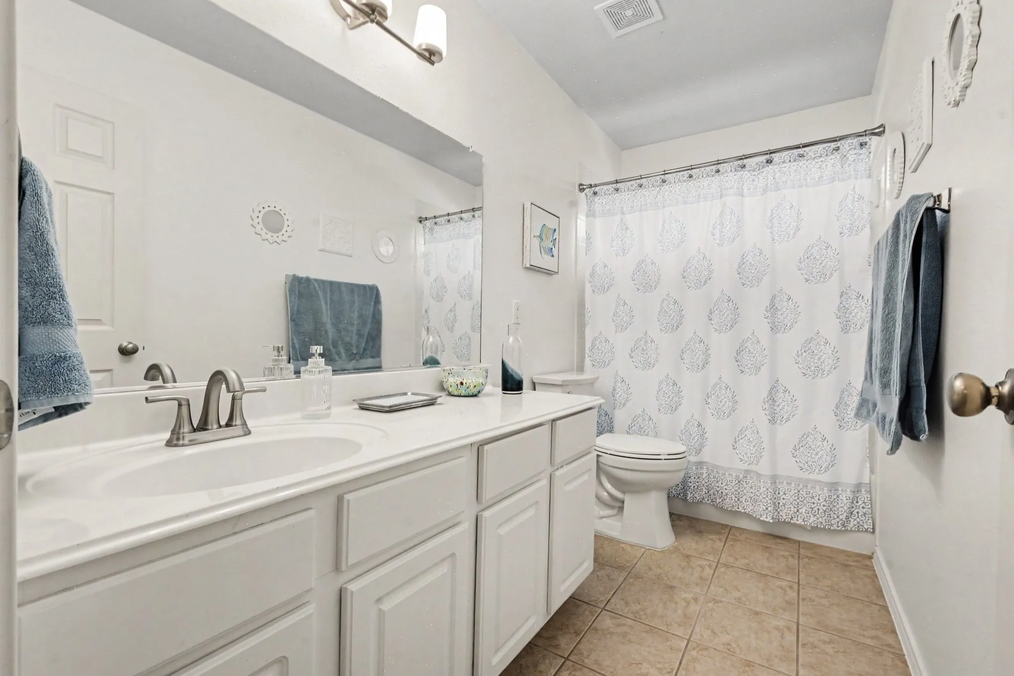 Single Family Residence For Sale in Denton County , 8481 Liverpool Lane, Frisco, Texas 75036, 4 Bedroom, 4 Bathroom, 2 Garage spaces, 3,152 Sqft, built in 2004, mls#21344562, Real Estate Agent in Frisco, Homes For Sale in Denton county, Homes For Sale in Frisco, Realtor in Frisco Texas, Real Estate Brokerage Independent Realty Texas, Luminita Cordes Realtor